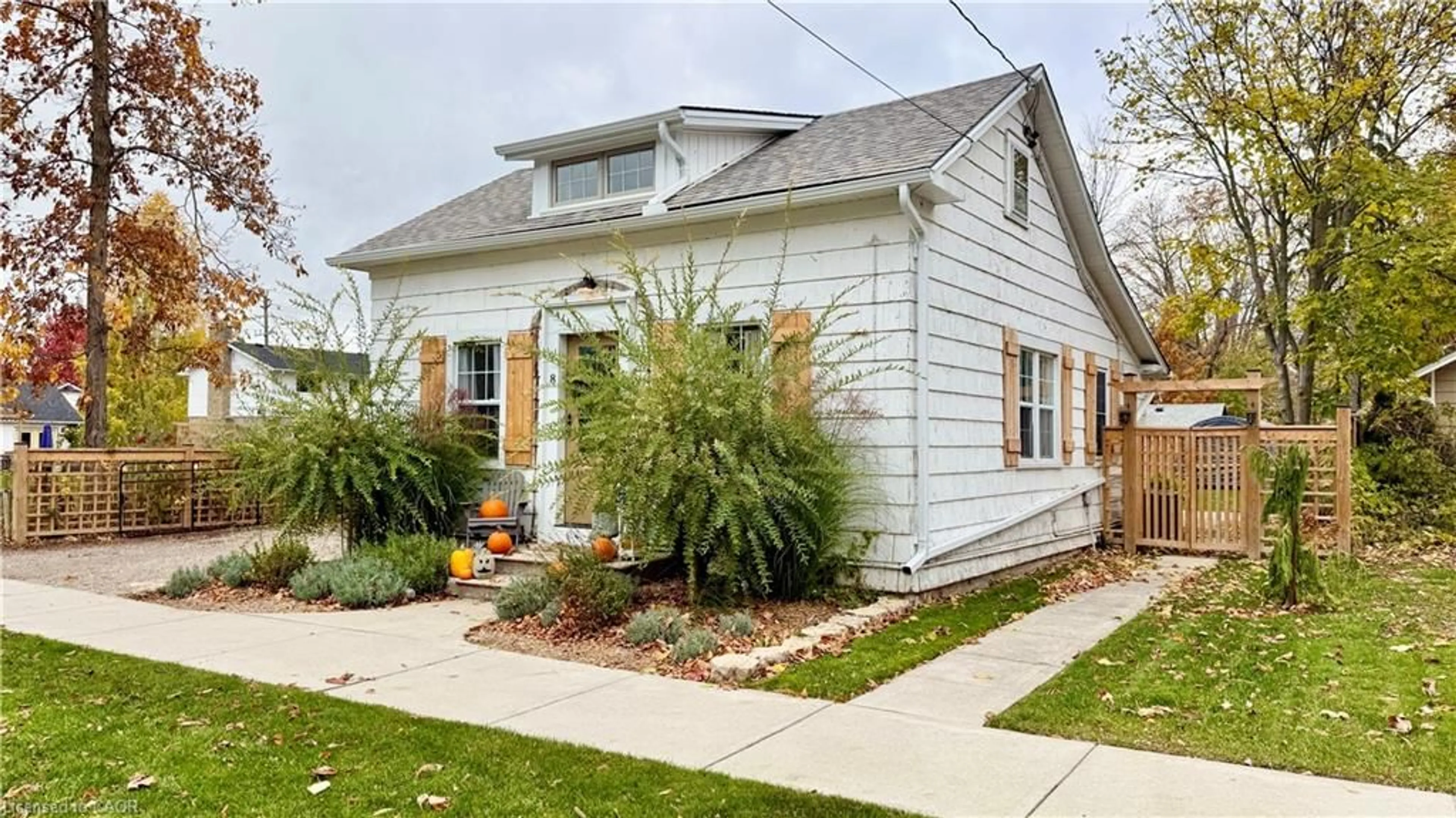 Home with vinyl exterior material, street for 8 Mcnab St, Port Dover Ontario N0A 1N0