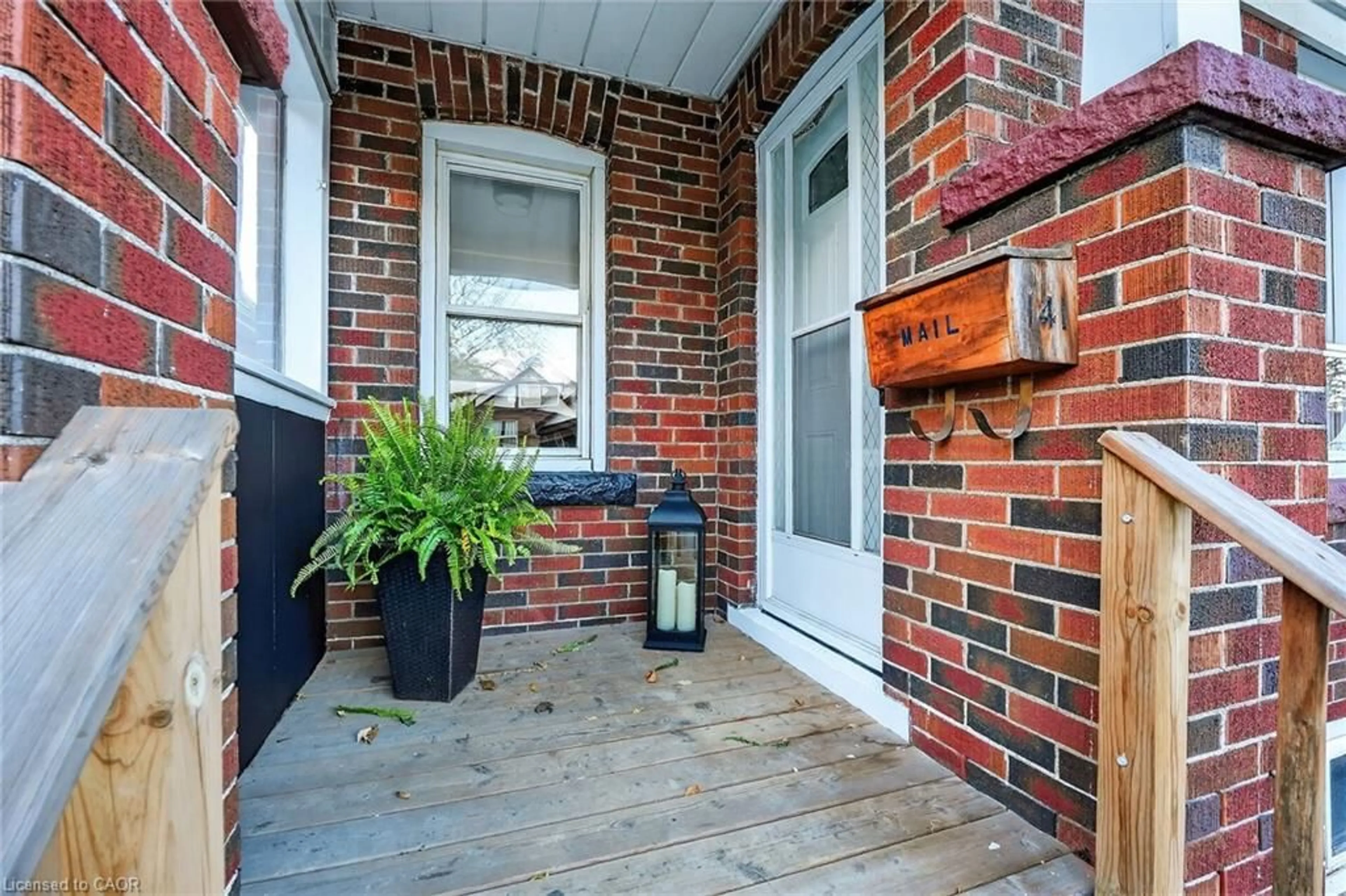 Unknown for 141 Cope St, Hamilton Ontario L8H 5B3