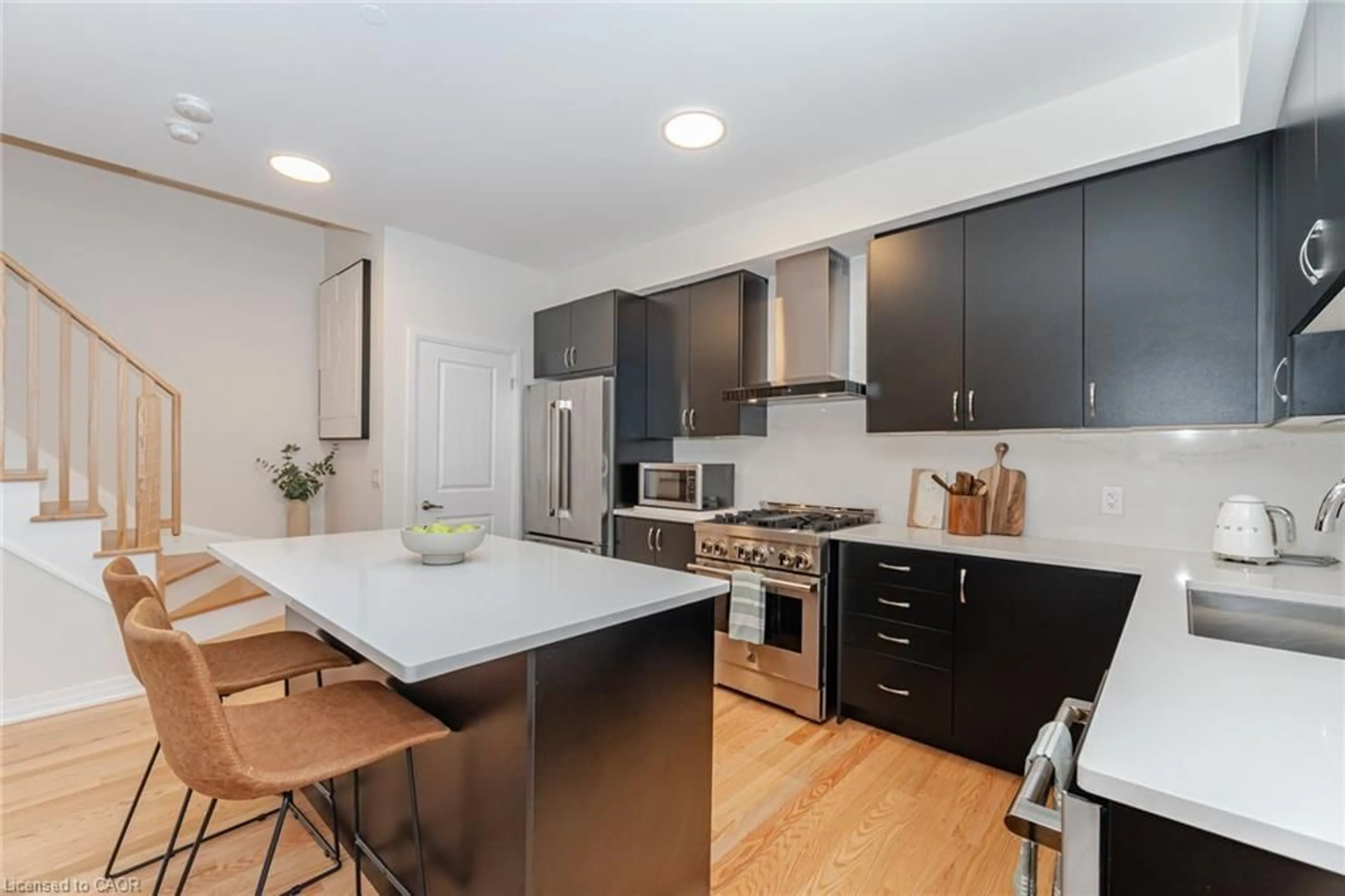 Open concept kitchen, unknown for 40 Baynes Way #2, Bradford Ontario L3Z 4M4