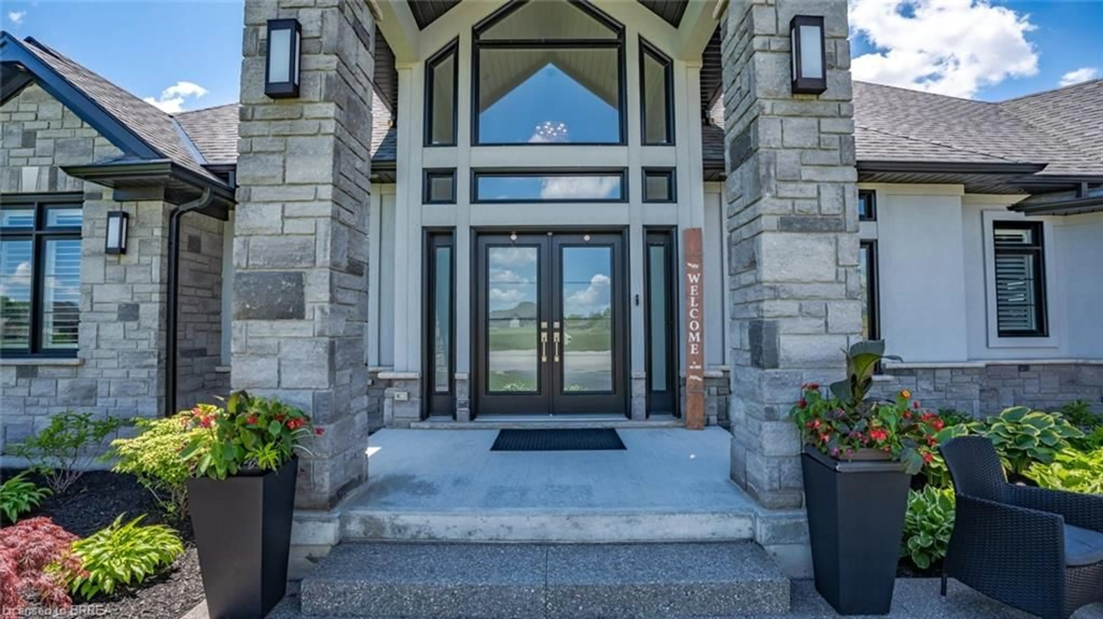 Indoor foyer for 41 Ruijs Blvd, Brantford Ontario N3T 0E1