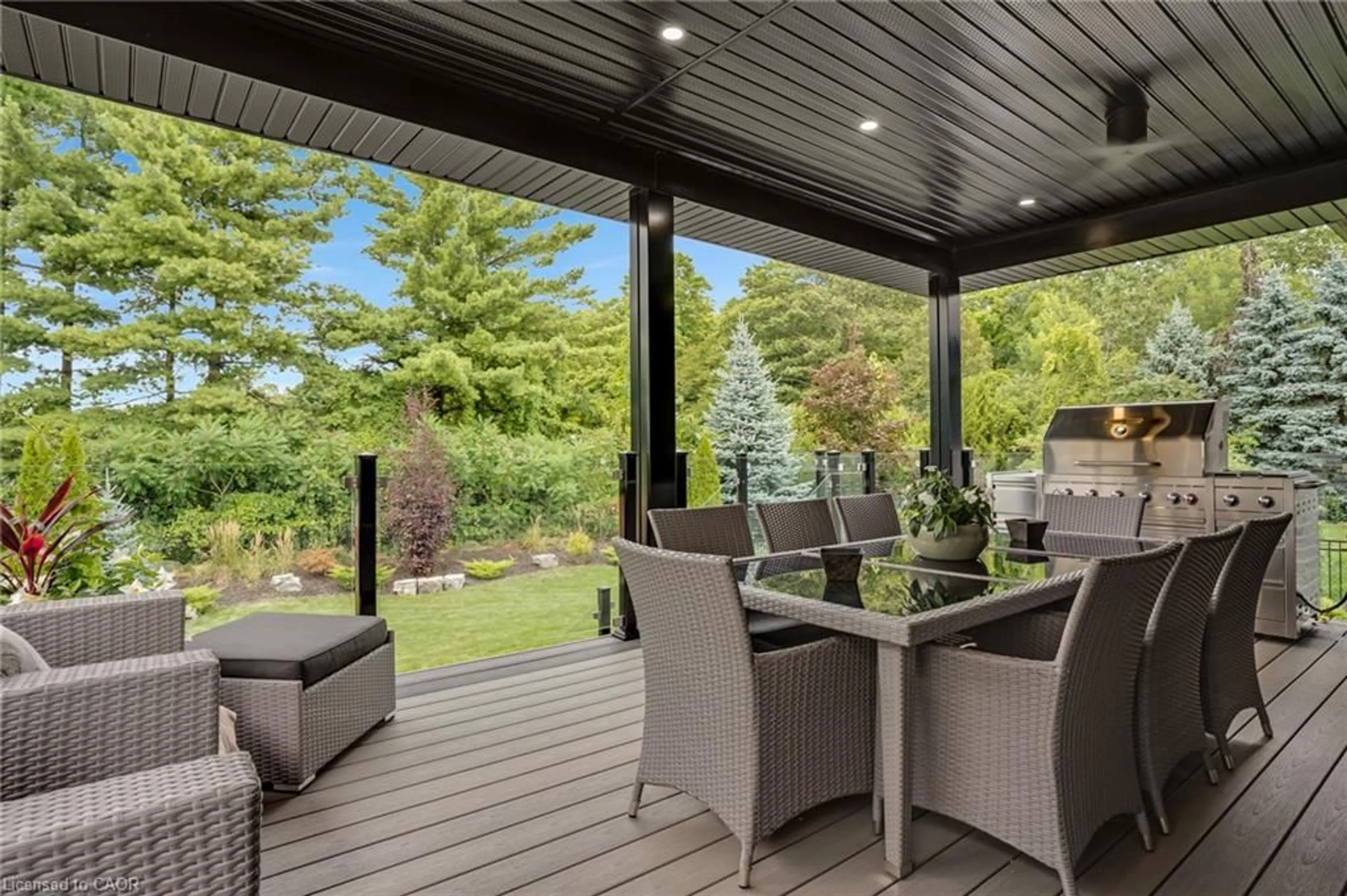 Patio, unknown for 34 Woodcrest Crt, Kitchener Ontario N2P 2K2