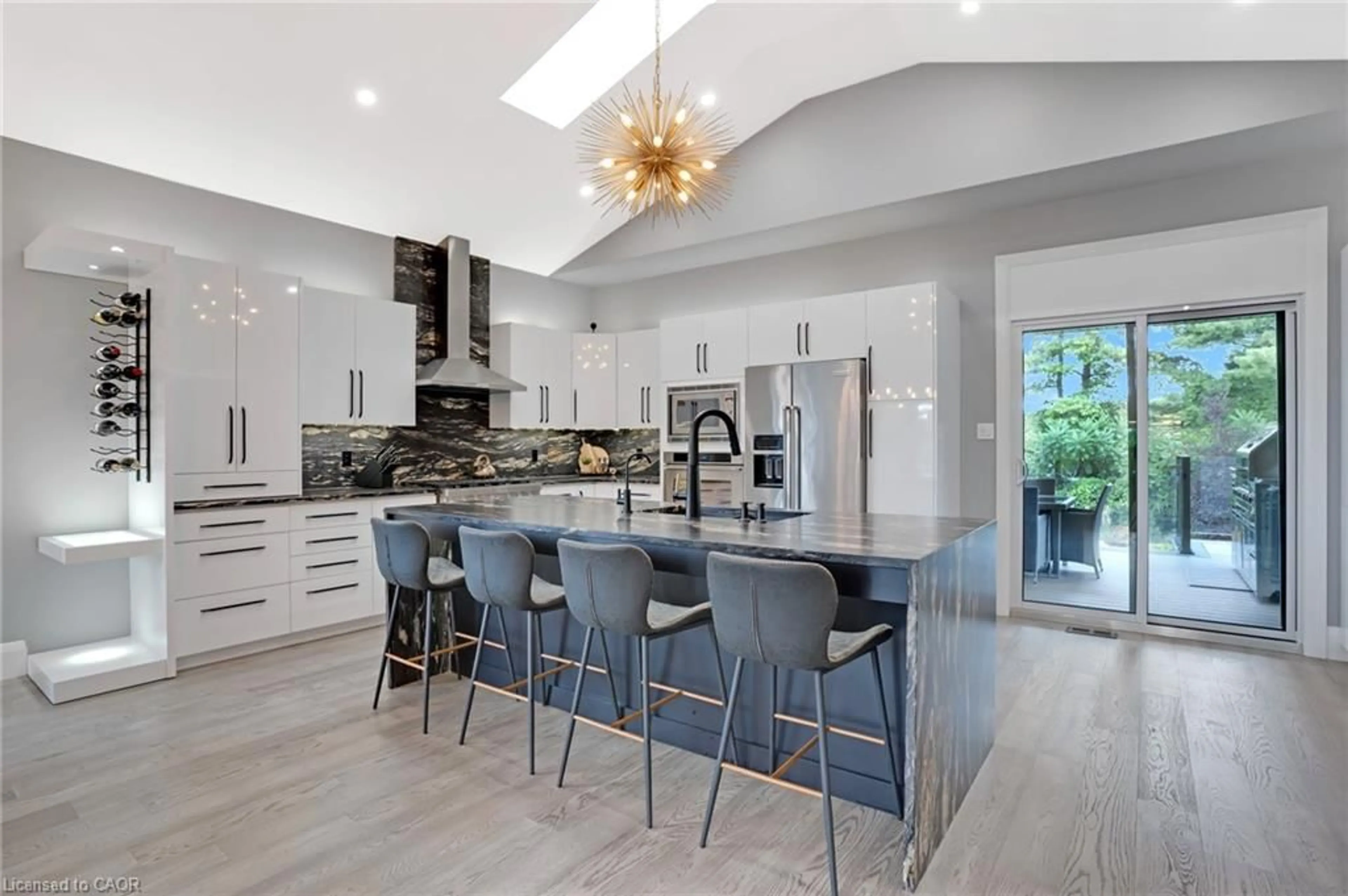 Contemporary kitchen, unknown for 34 Woodcrest Crt, Kitchener Ontario N2P 2K2