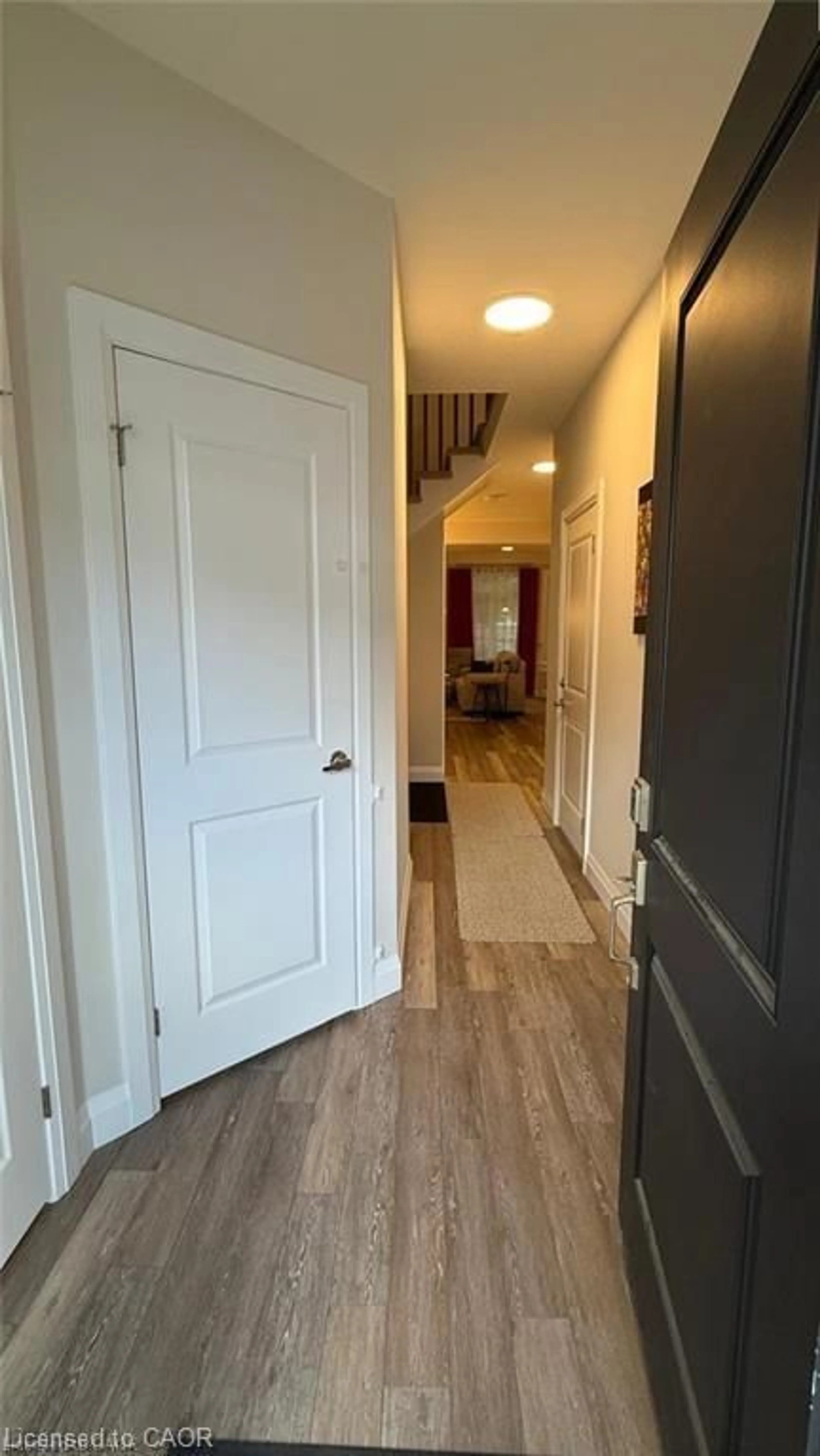 Indoor entryway for 143 Elgin St #24, Cambridge Ontario N1R 0E1
