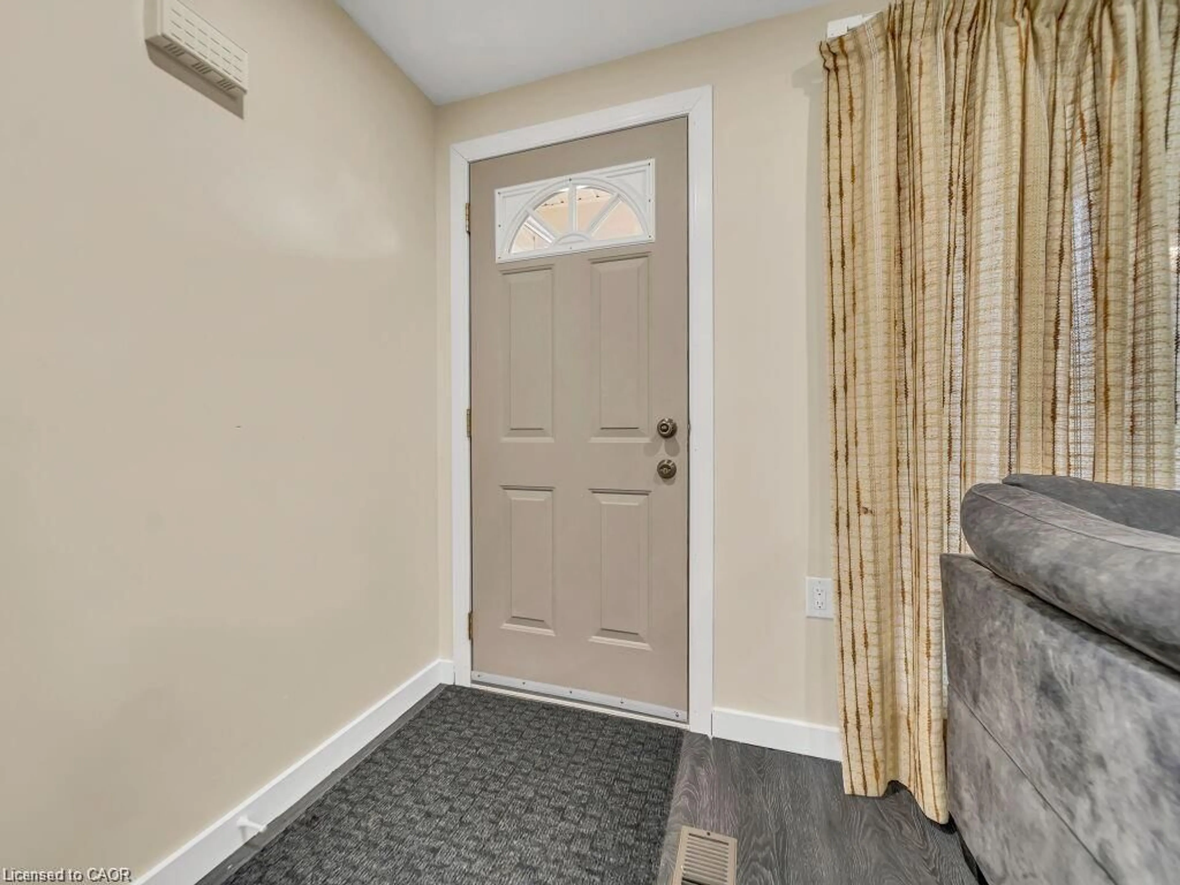 Indoor entryway for 34 Belwood Cres, Kitchener Ontario N2C 1Z3