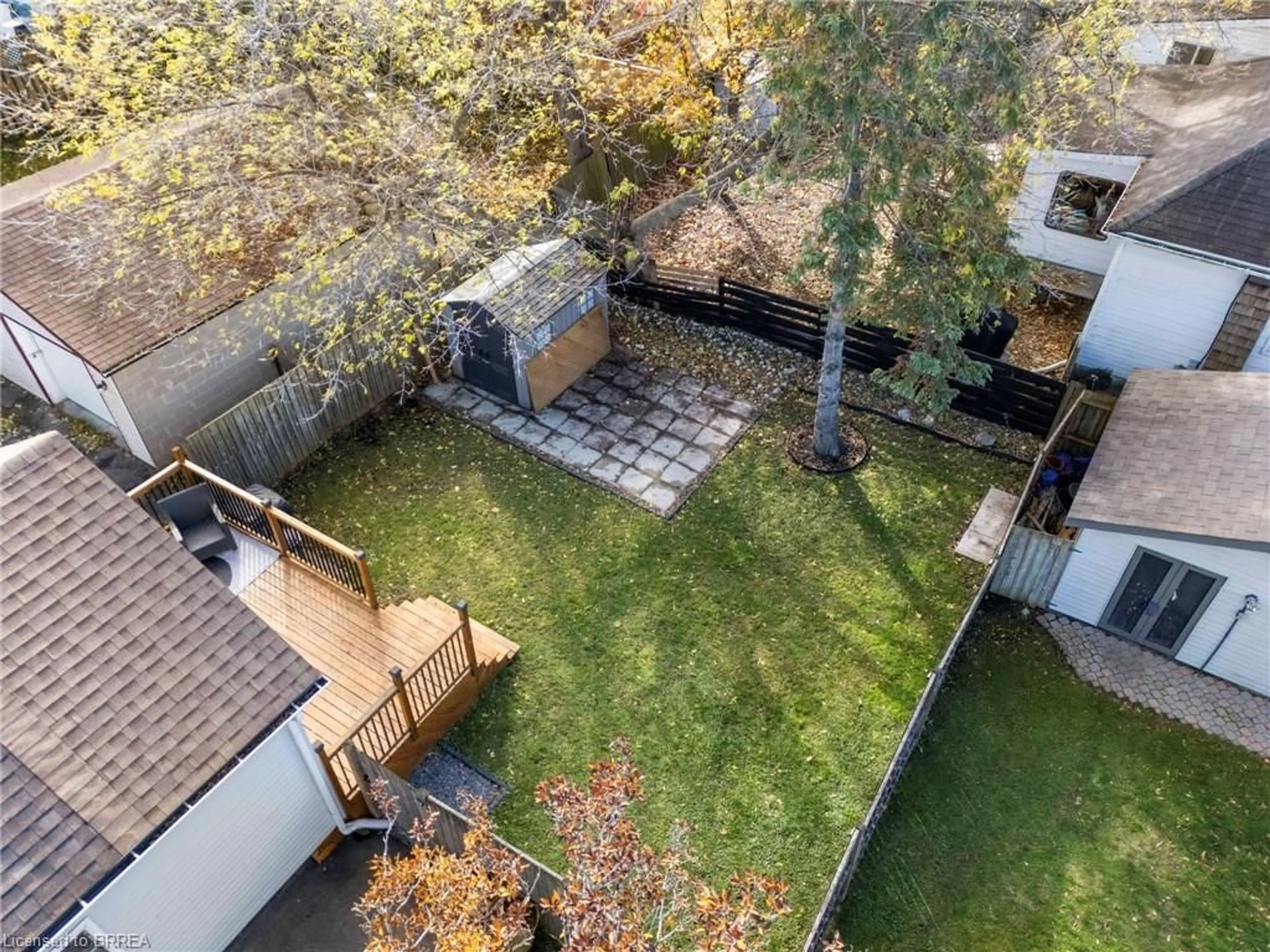 A pic from outside/outdoor area/front of a property/back of a property/a pic from drone, street for 14 Spring St, Brantford Ontario N3T 4M3