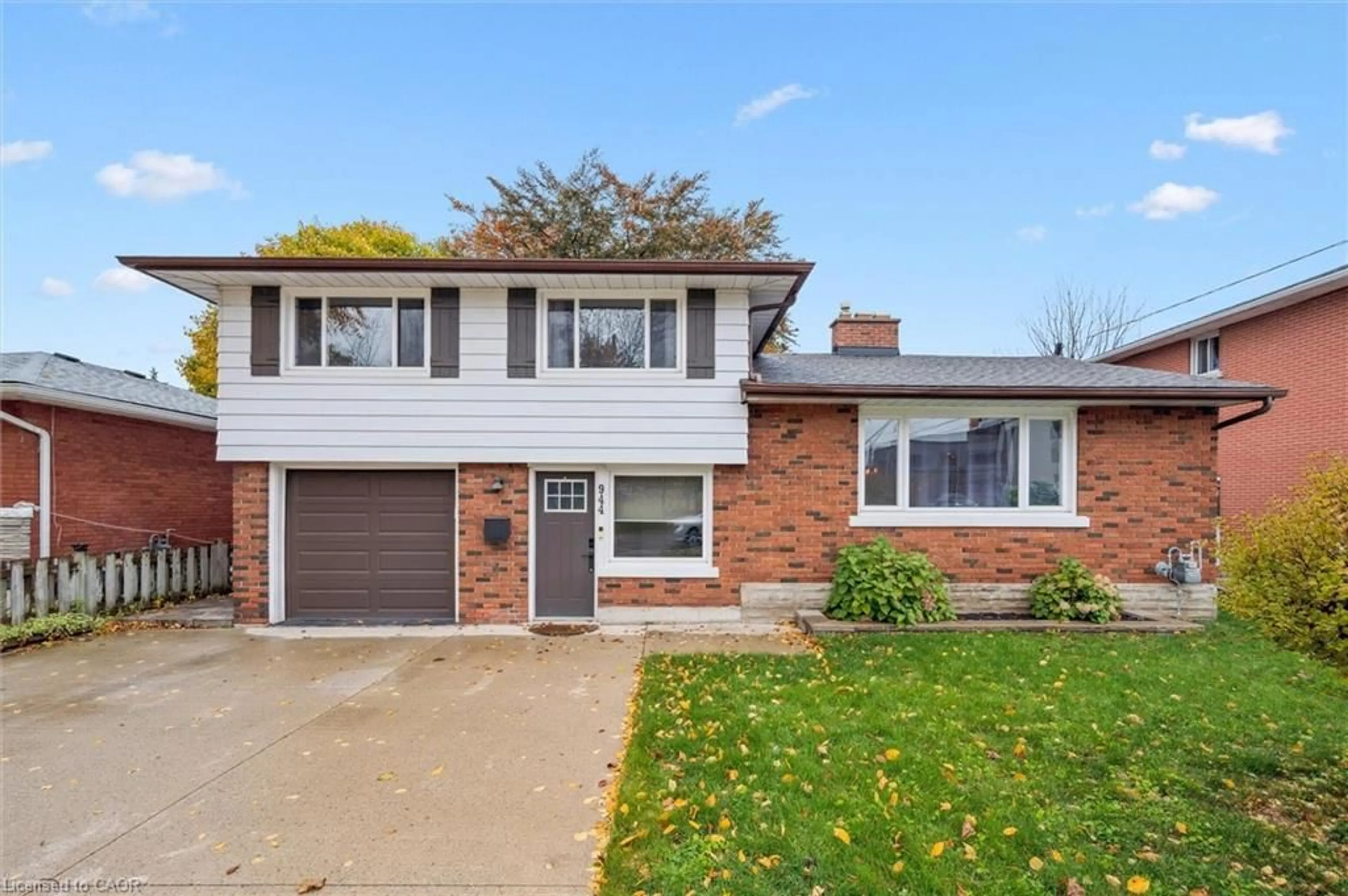 Home with brick exterior material, street for 944 Concession Rd, Cambridge Ontario N3H 4L6