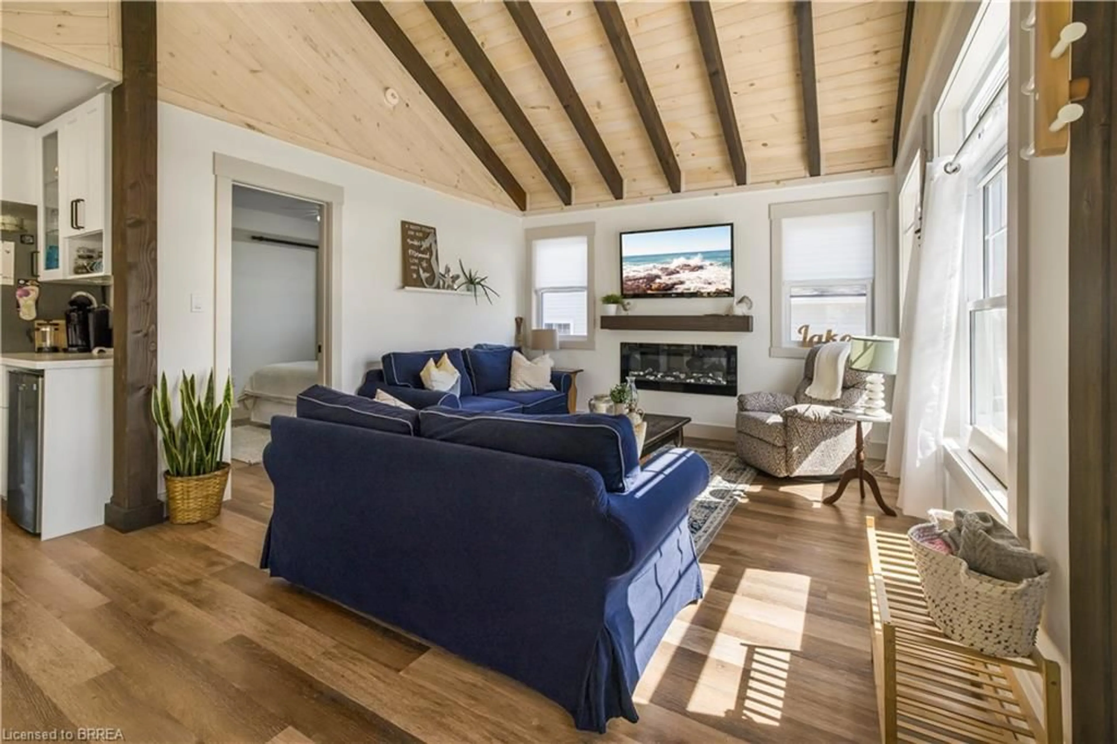 Living room with furniture, wood/laminate floor for 7 Pellum St, Turkey Point Ontario N0E 1T0