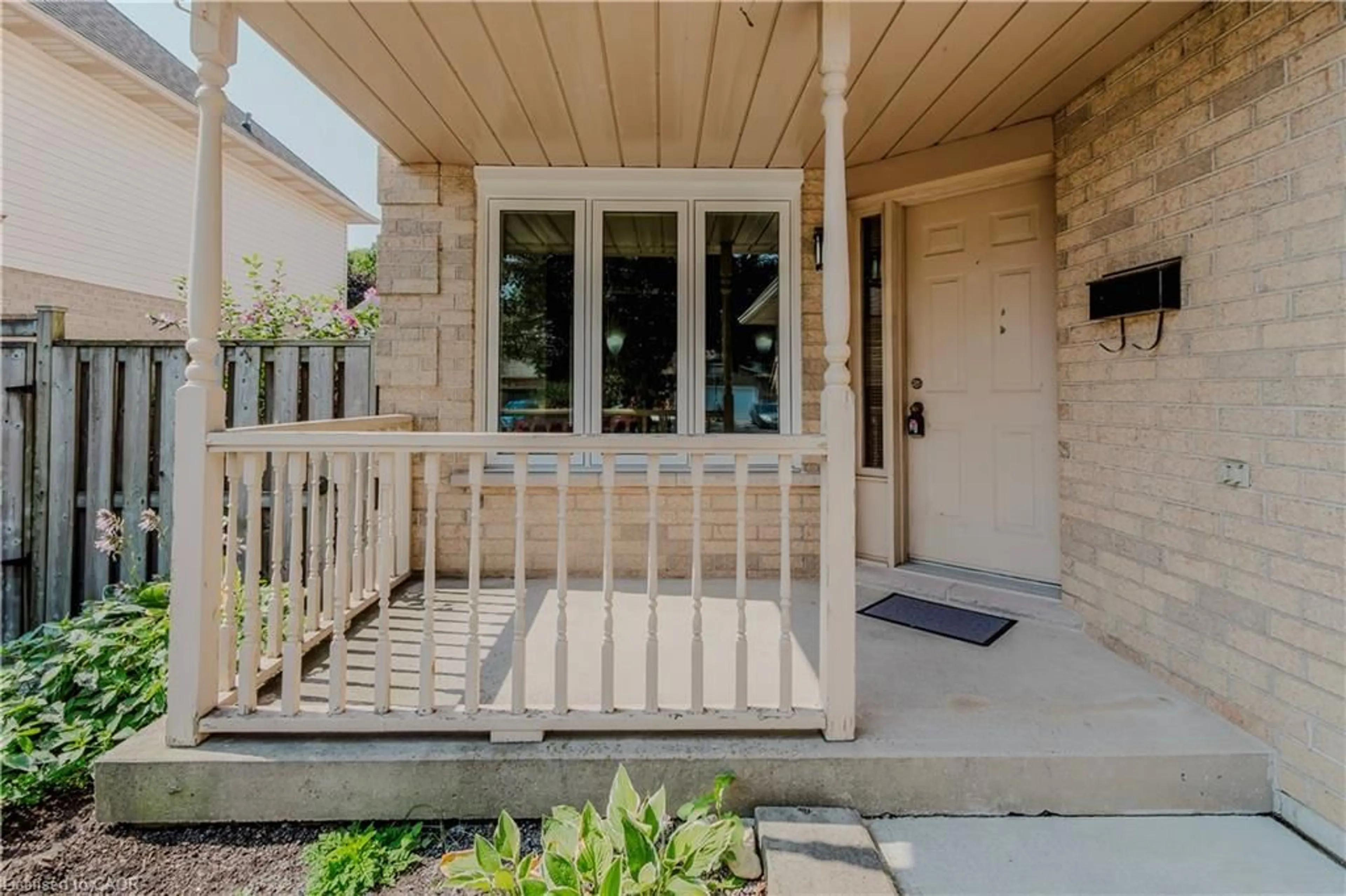 Indoor entryway for 195 Duncairn Cres, Hamilton Ontario L9C 6J9