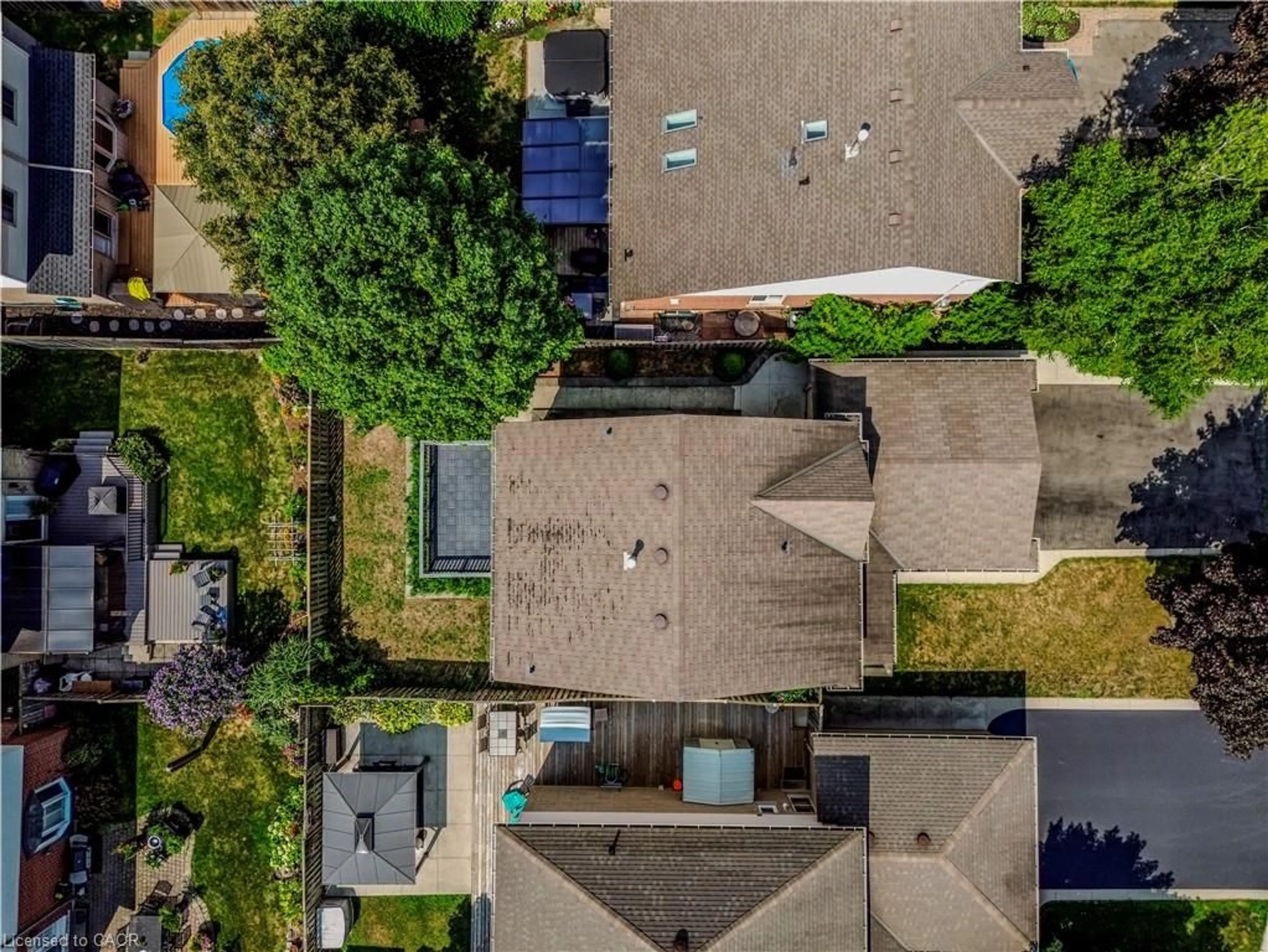 A pic from outside/outdoor area/front of a property/back of a property/a pic from drone, city buildings view from balcony for 195 Duncairn Cres, Hamilton Ontario L9C 6J9
