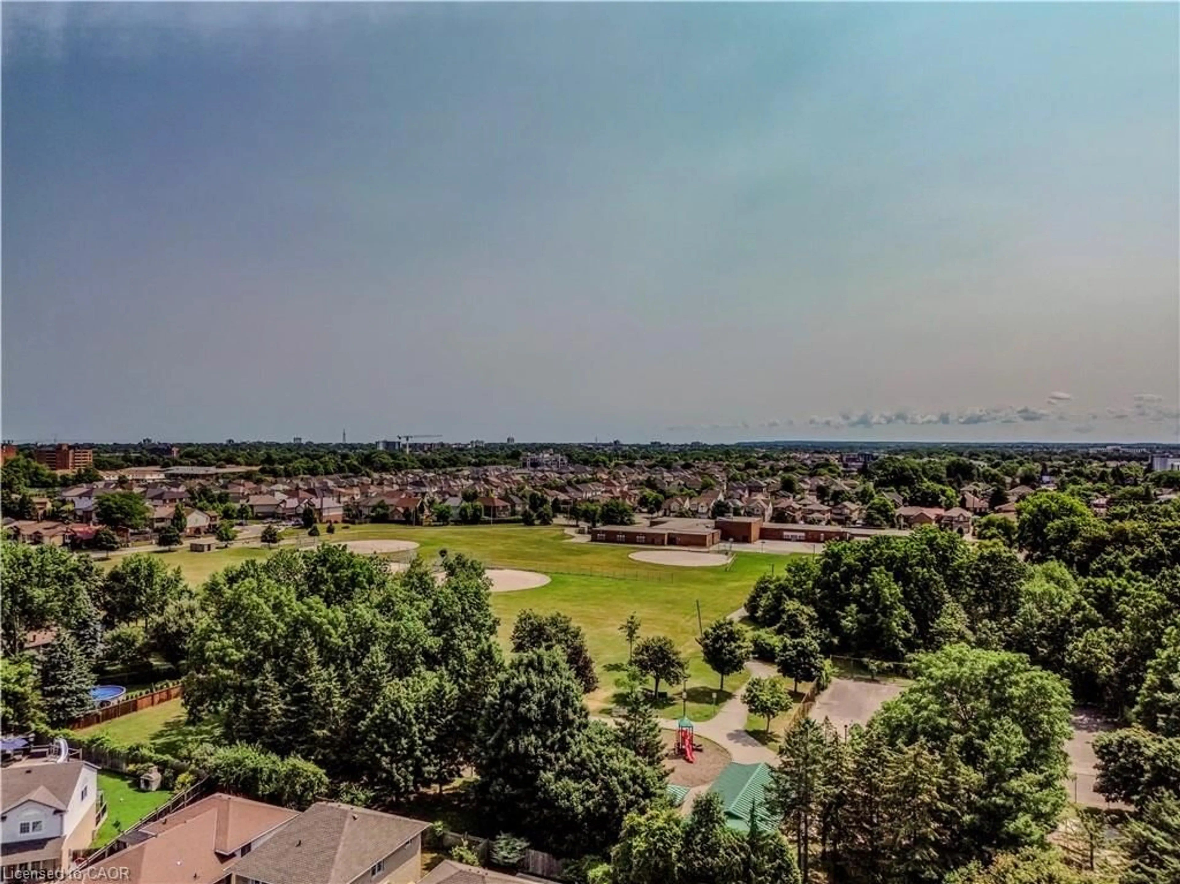 A pic from outside/outdoor area/front of a property/back of a property/a pic from drone, water/lake/river/ocean view for 195 Duncairn Cres, Hamilton Ontario L9C 6J9