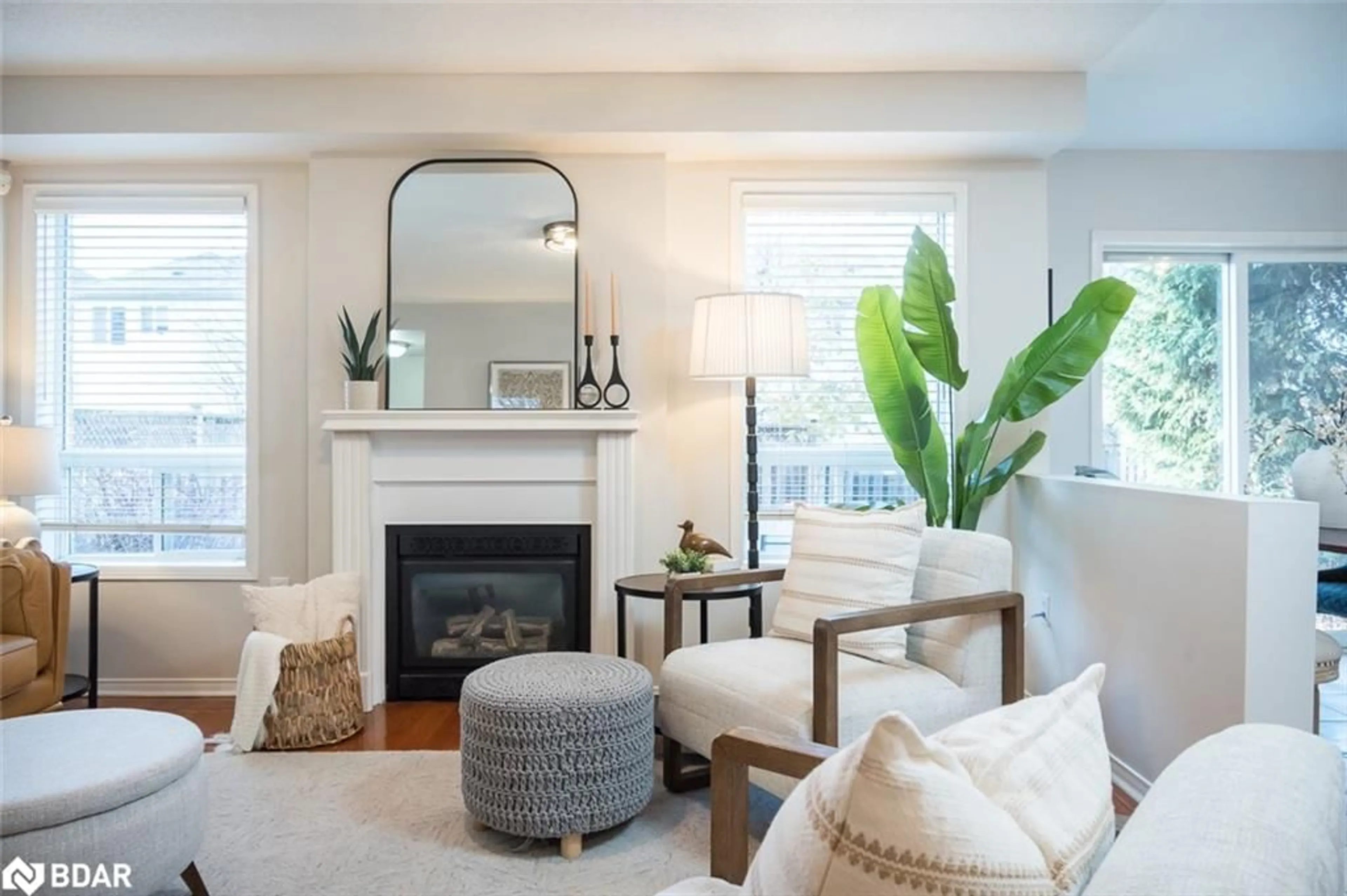 Living room with furniture, unknown for 1215 Newell St, Milton Ontario L9T 5R5