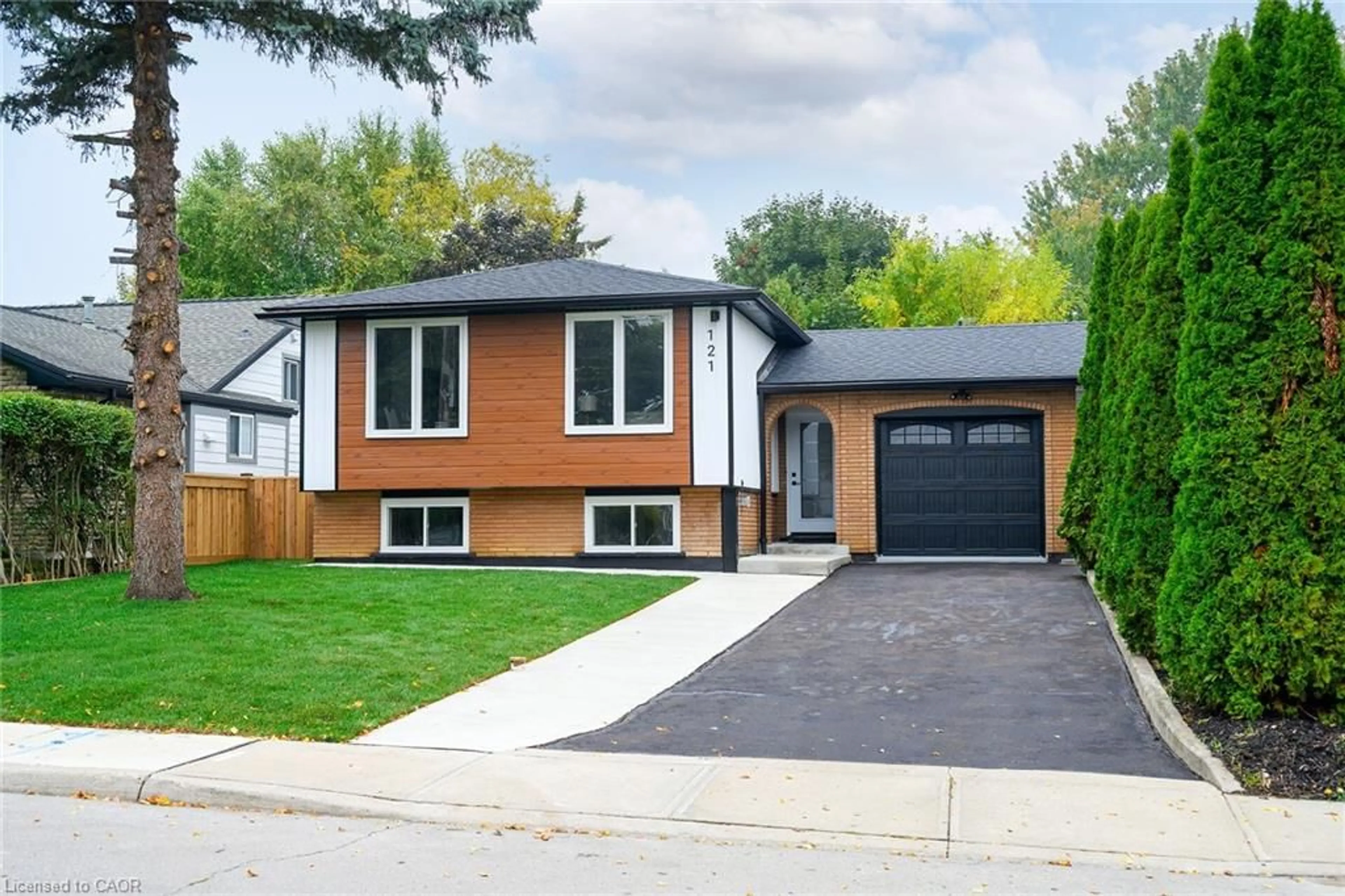 Home with brick exterior material, street for 121 Appleford Rd, Hamilton Ontario L9C 5Y2