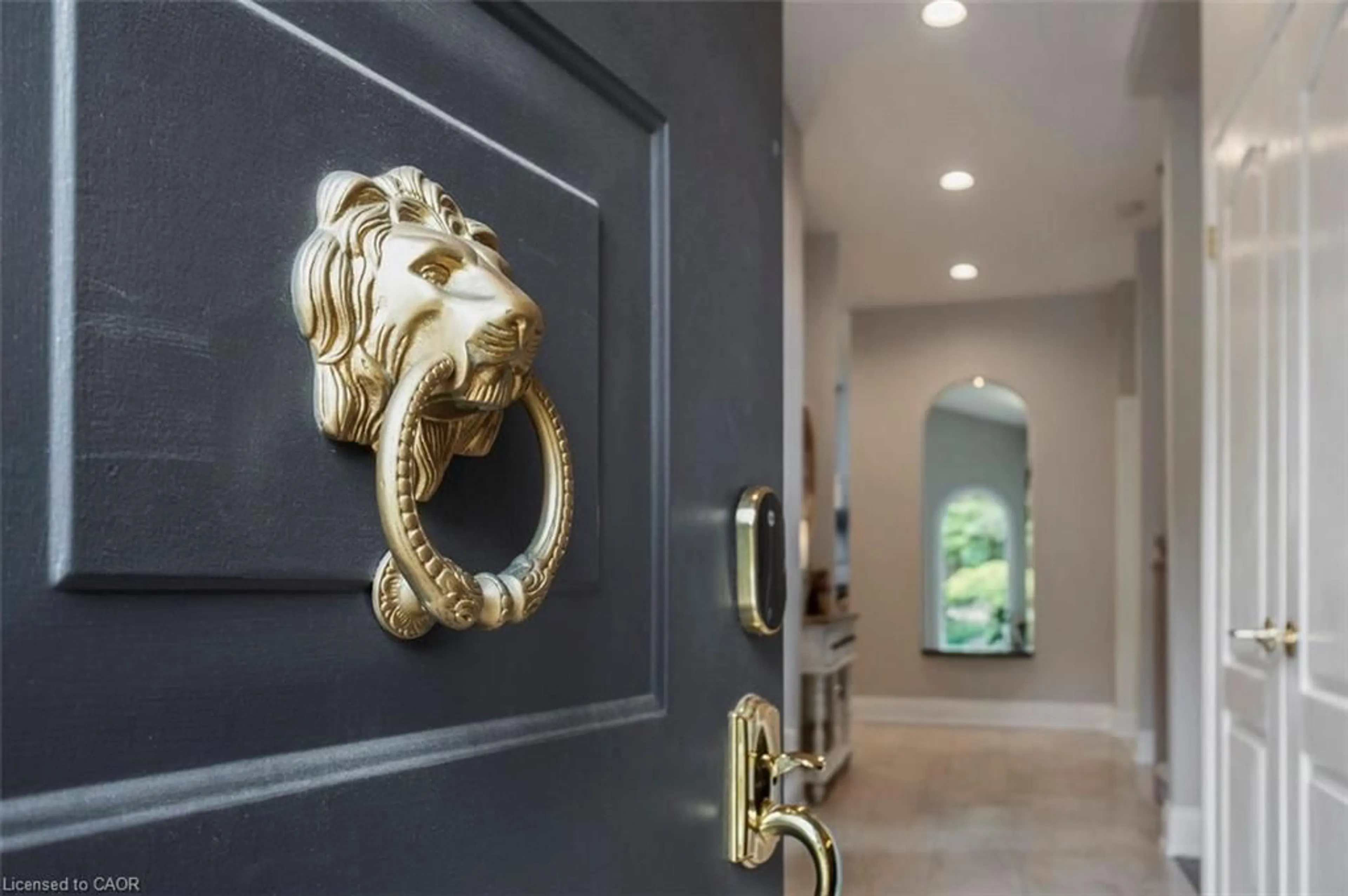 Indoor entryway for 381 Queen St, Hamilton Ontario L8P 3T8