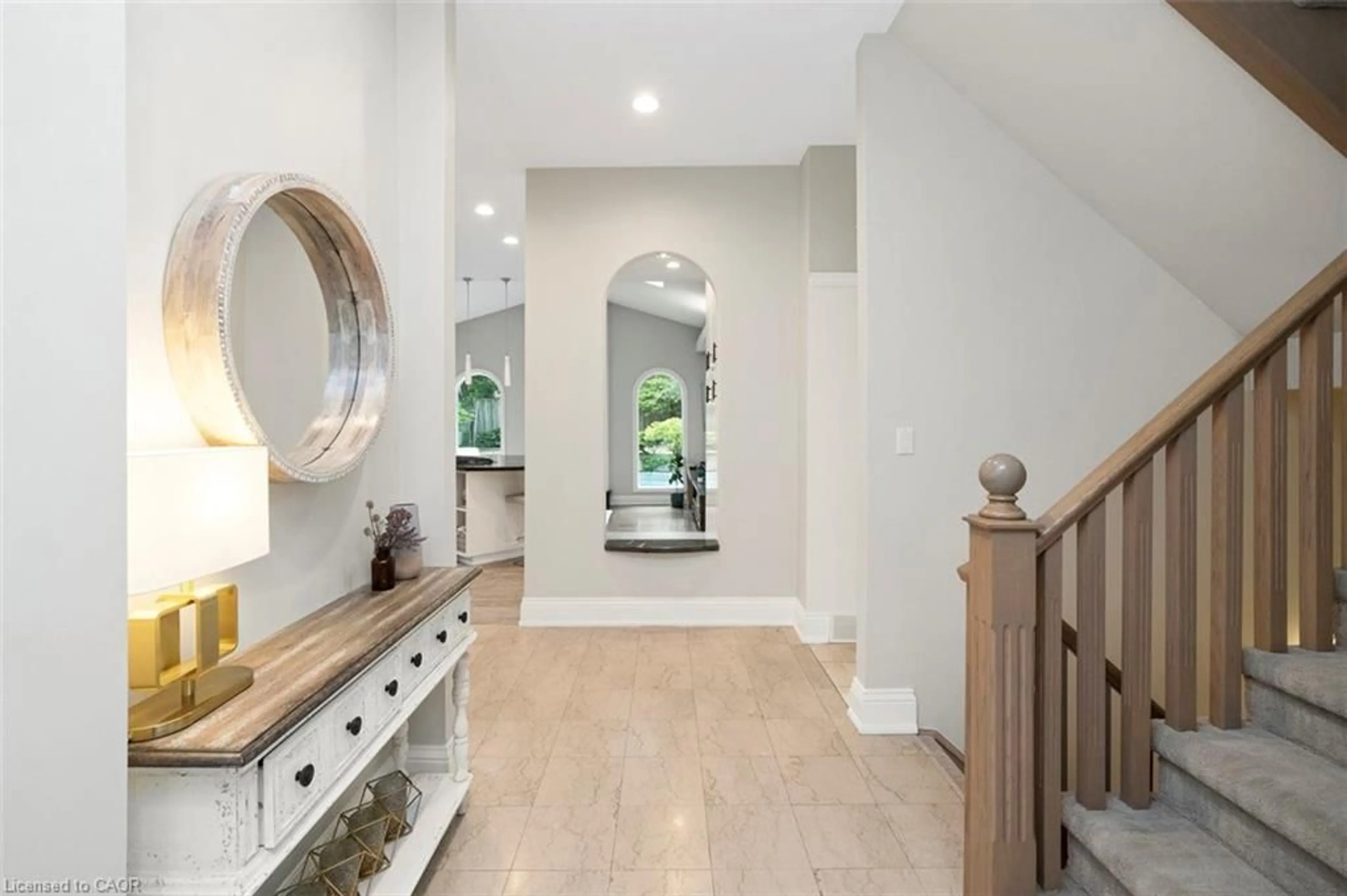 Indoor entryway for 381 Queen St, Hamilton Ontario L8P 3T8