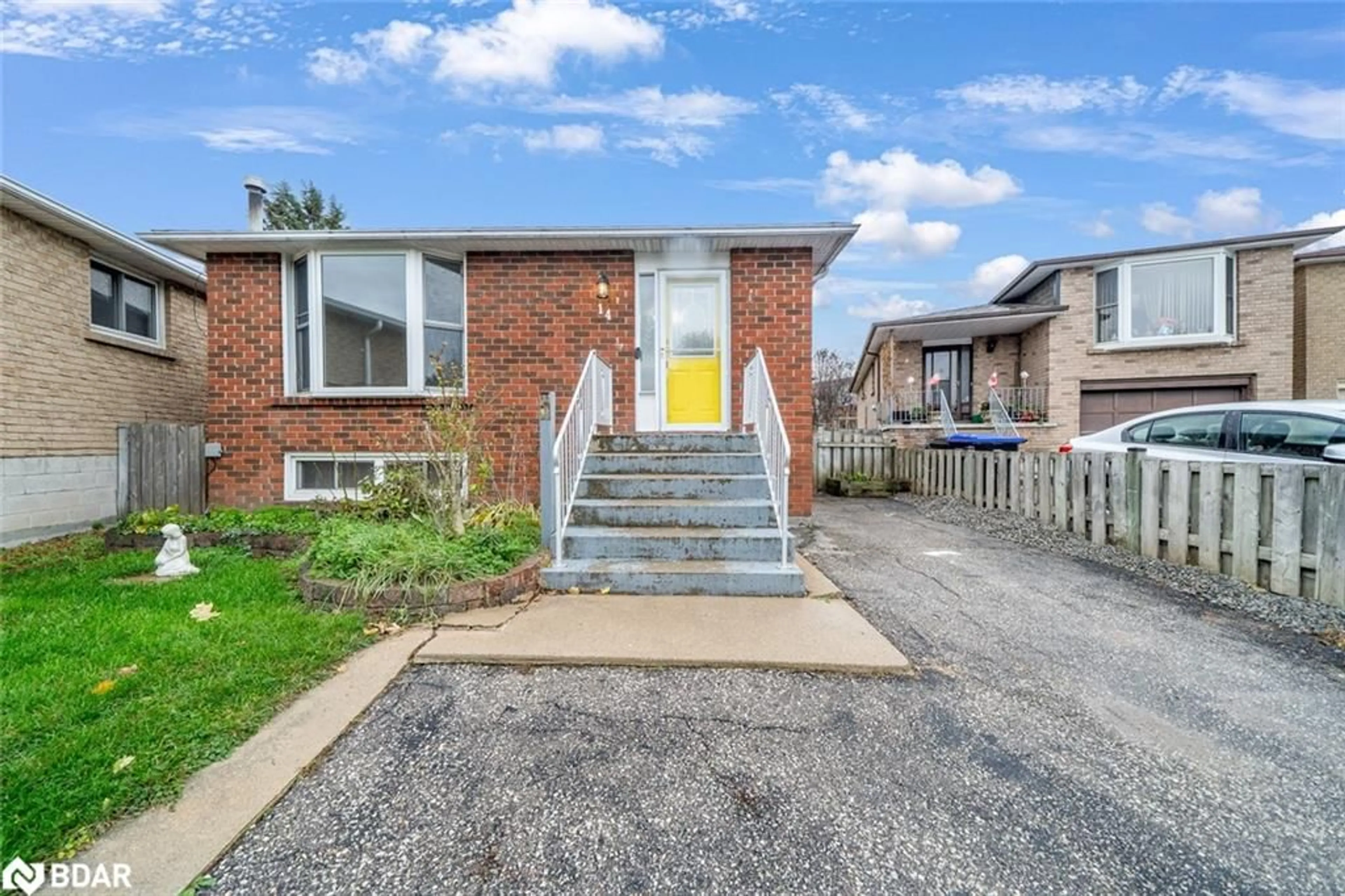 Home with brick exterior material, street for 14 Maple Crt, Bradford Ontario L3Z 2C3