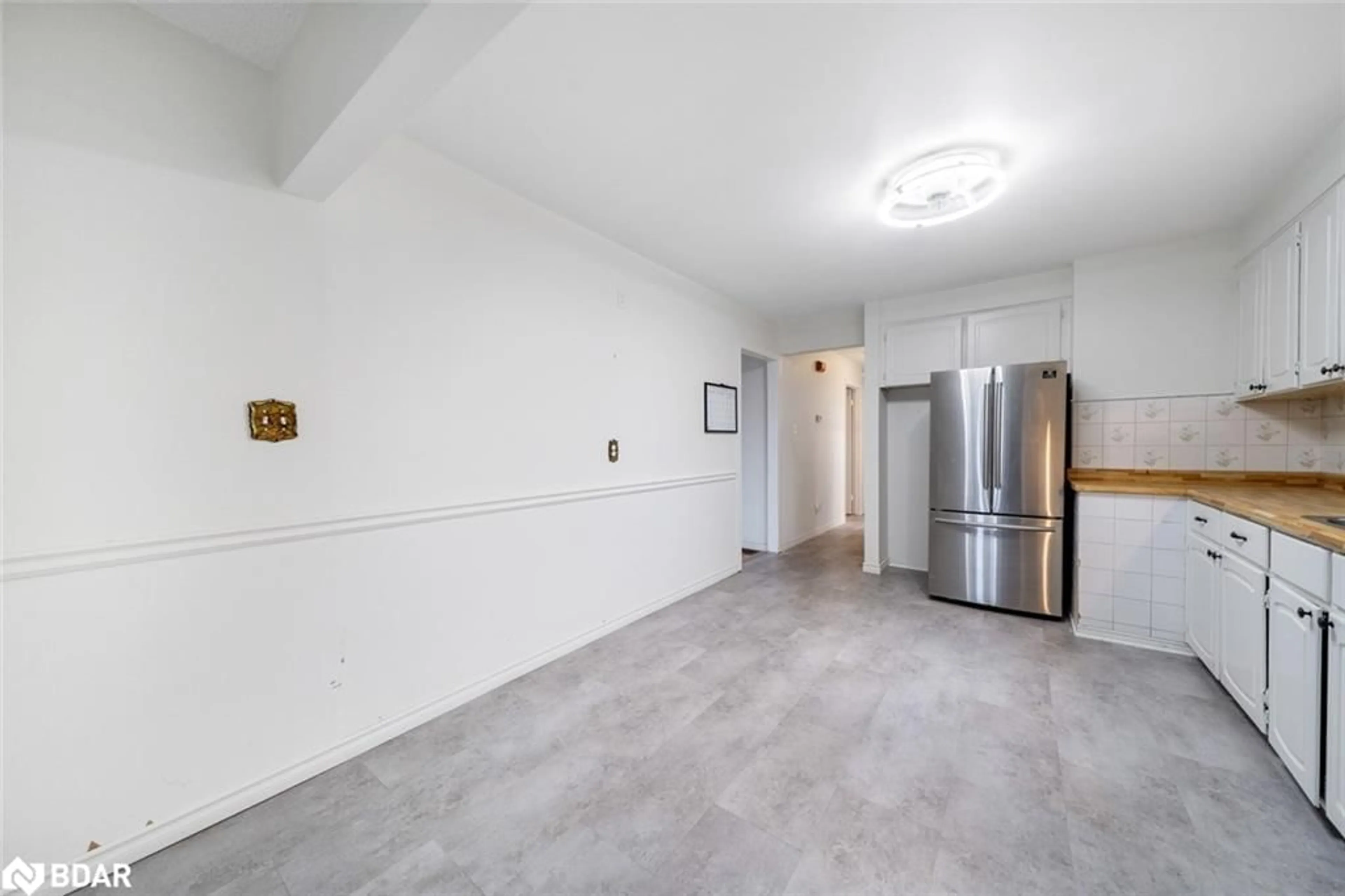 A pic of a room for 14 Maple Crt, Bradford Ontario L3Z 2C3