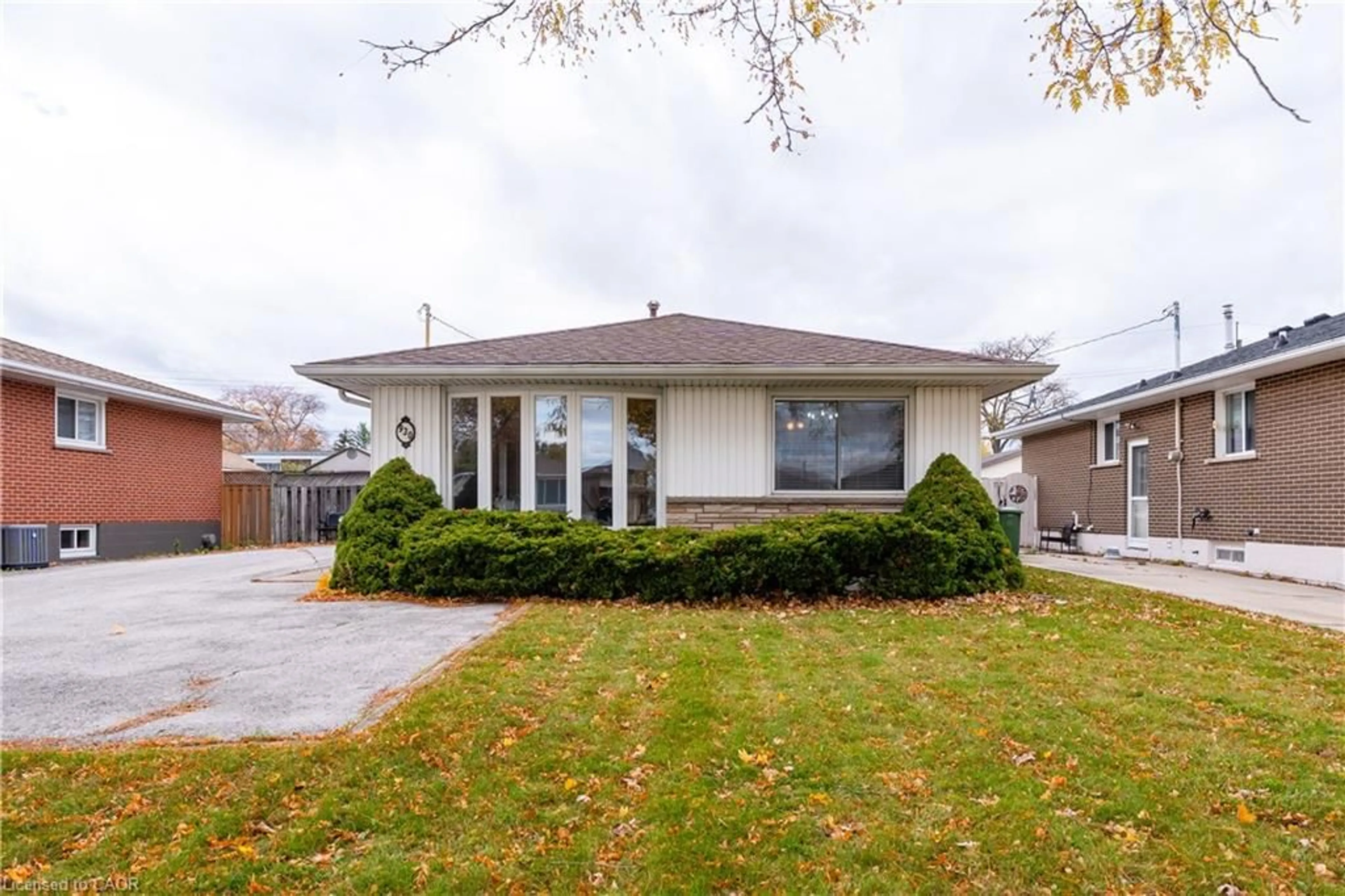 Home with brick exterior material, street for 930 Upper Ottawa St, Hamilton Ontario L8T 3V7