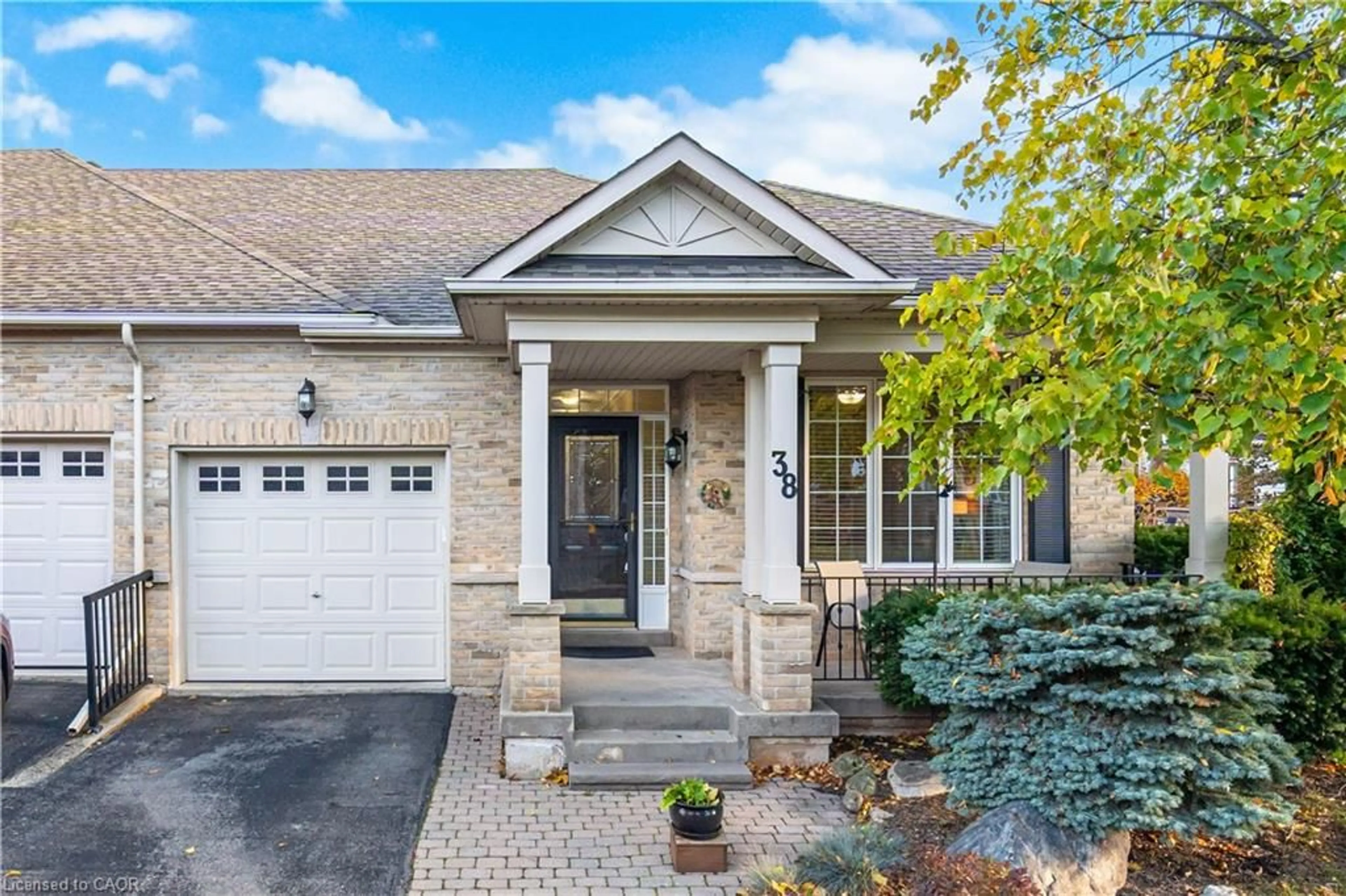 Home with brick exterior material, street for 2243 Turnberry Rd #38, Burlington Ontario L7M 4S6