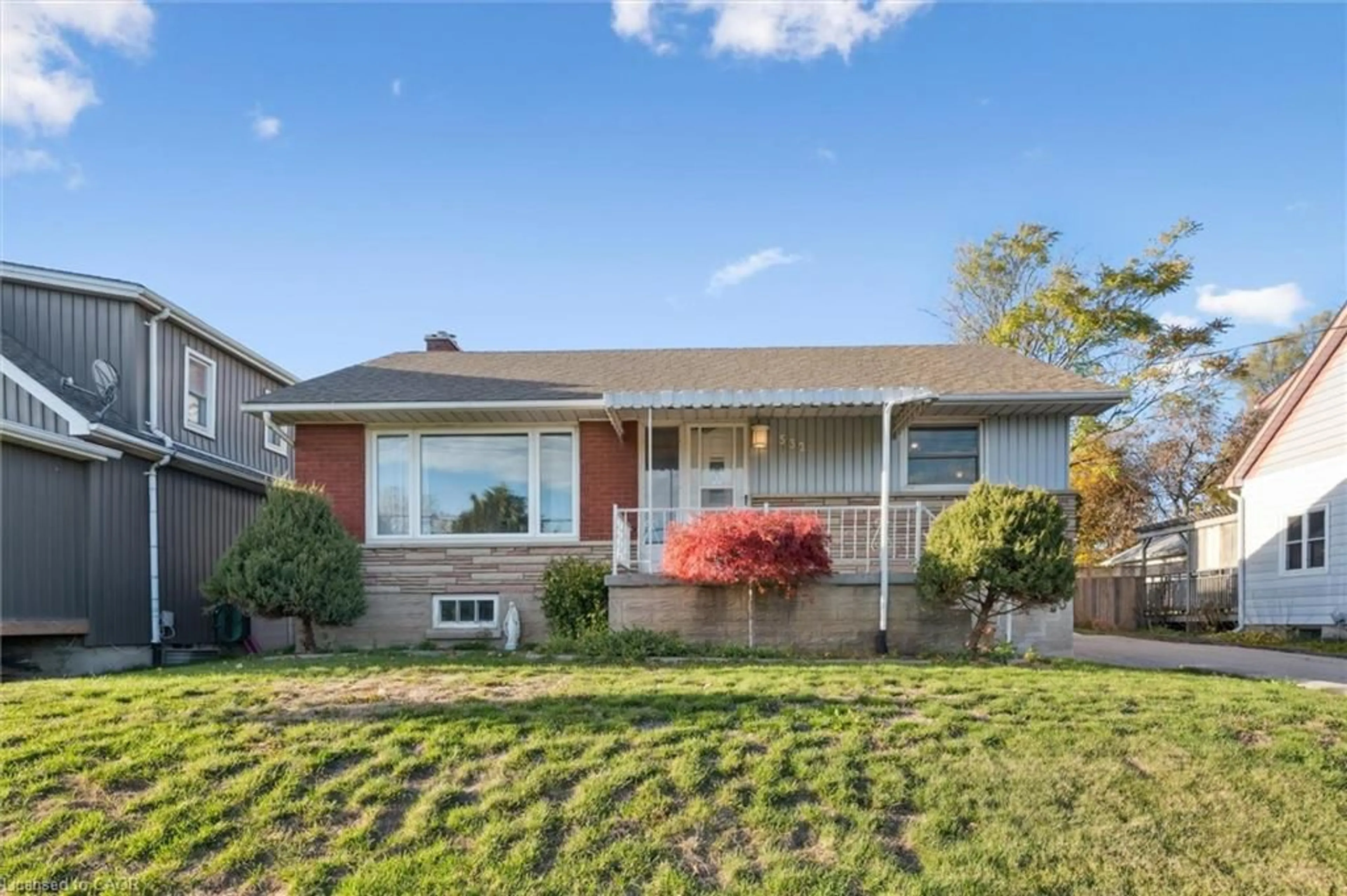 Home with vinyl exterior material, street for 532 Victoria St, Kitchener Ontario N2M 3A9