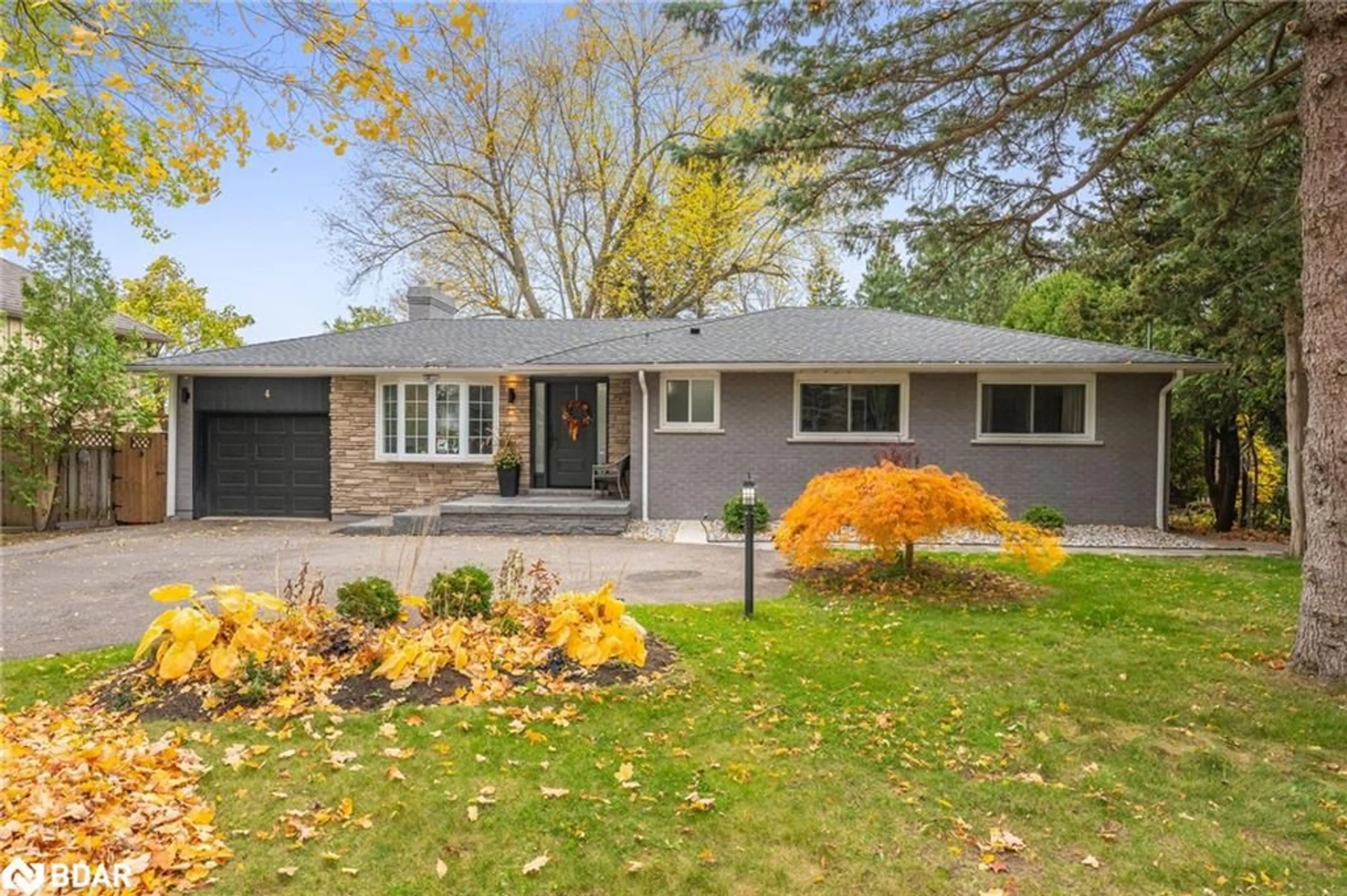 Home with vinyl exterior material, street for 4 Chipper Crt, Georgetown Ontario L7G 1L3