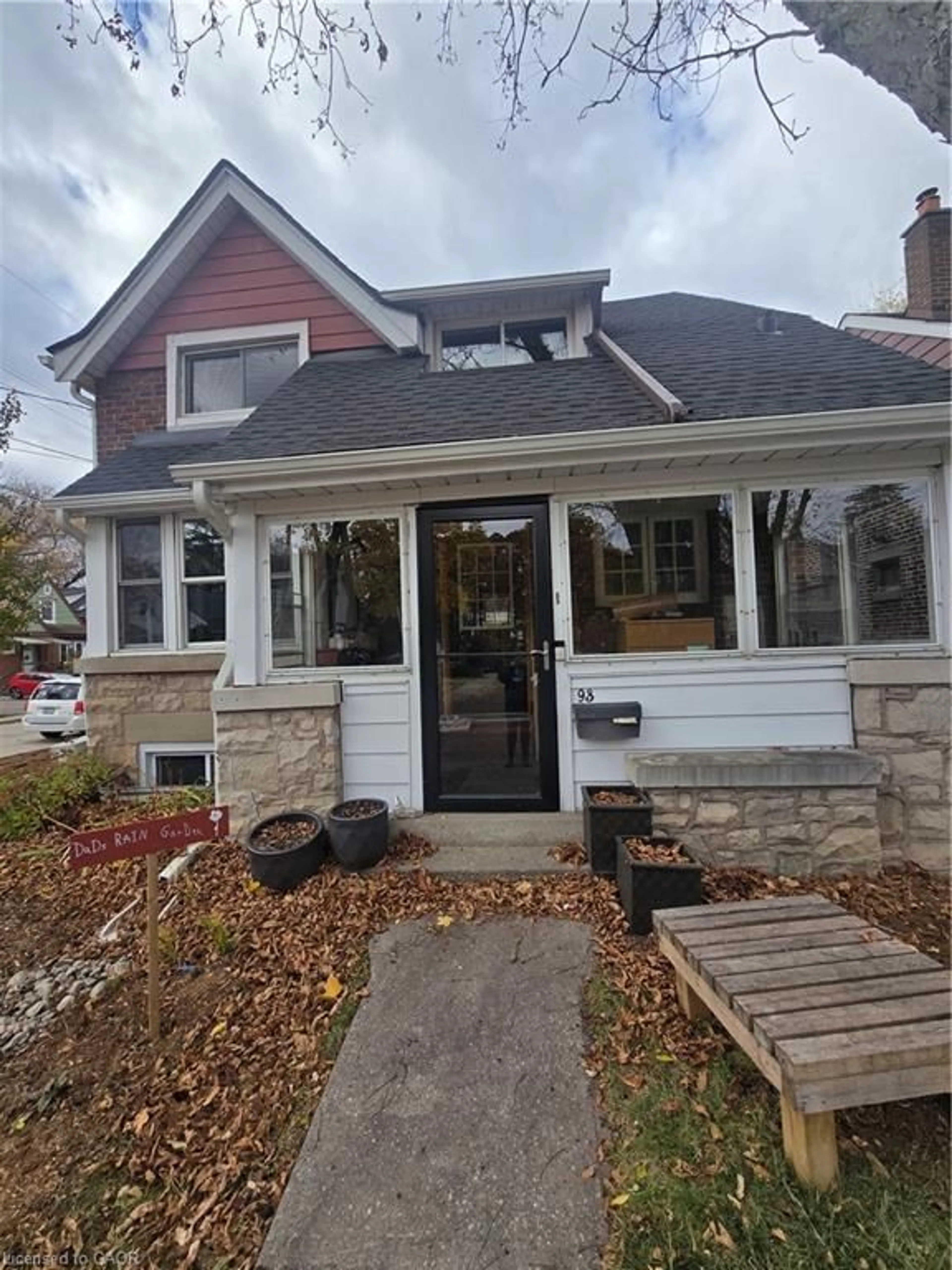 Home with vinyl exterior material, street for 93 Paradise Rd, Hamilton Ontario L8S 3S9