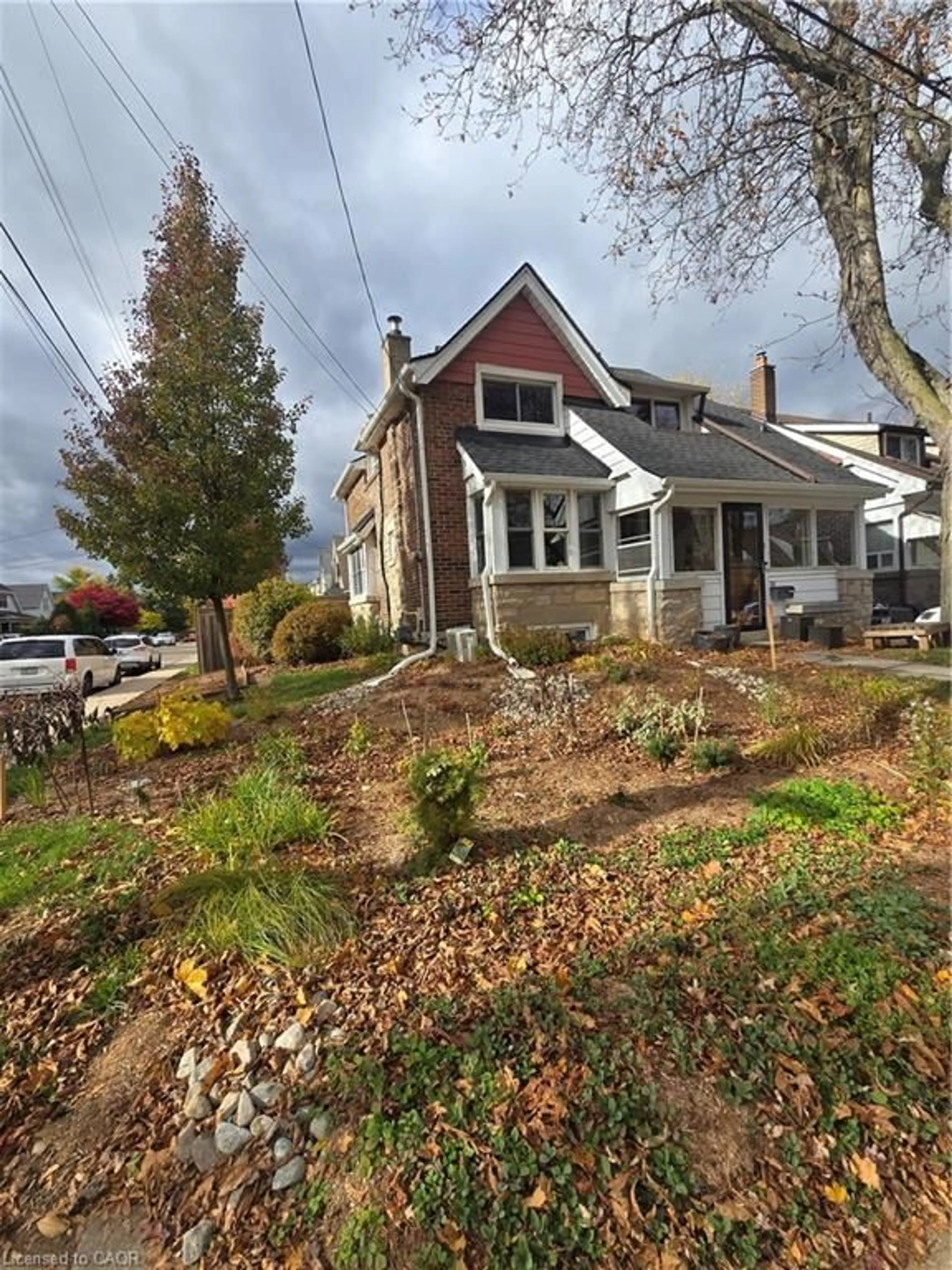 A pic from outside/outdoor area/front of a property/back of a property/a pic from drone, street for 93 Paradise Rd, Hamilton Ontario L8S 3S9