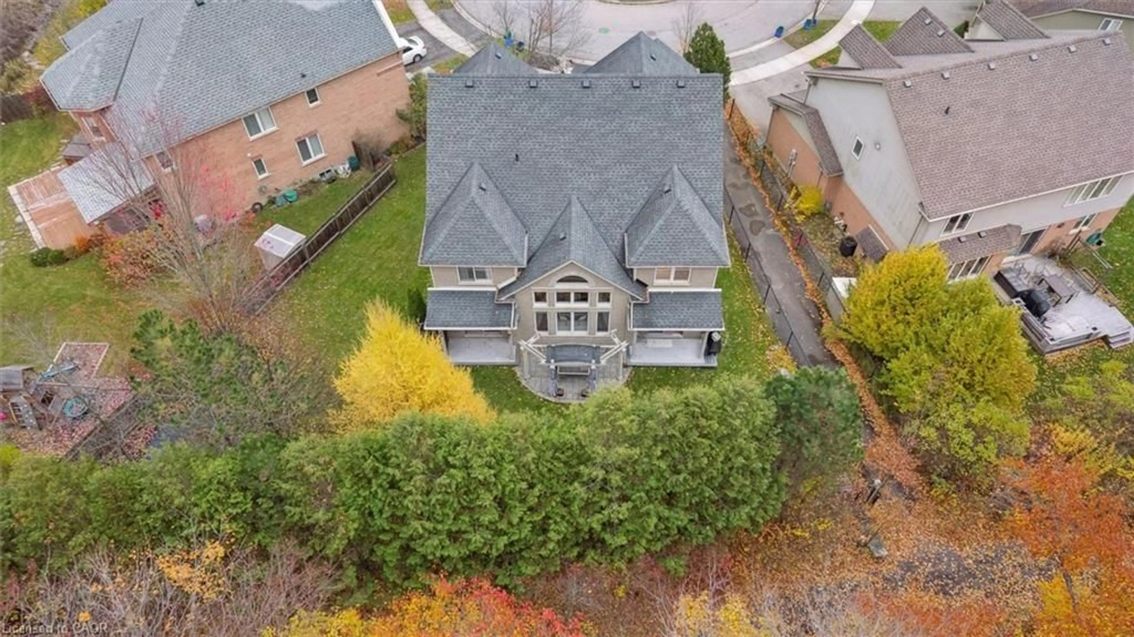 A pic from outside/outdoor area/front of a property/back of a property/a pic from drone, unknown for 317 Winterburg Crt, Waterloo Ontario N2V 2S8