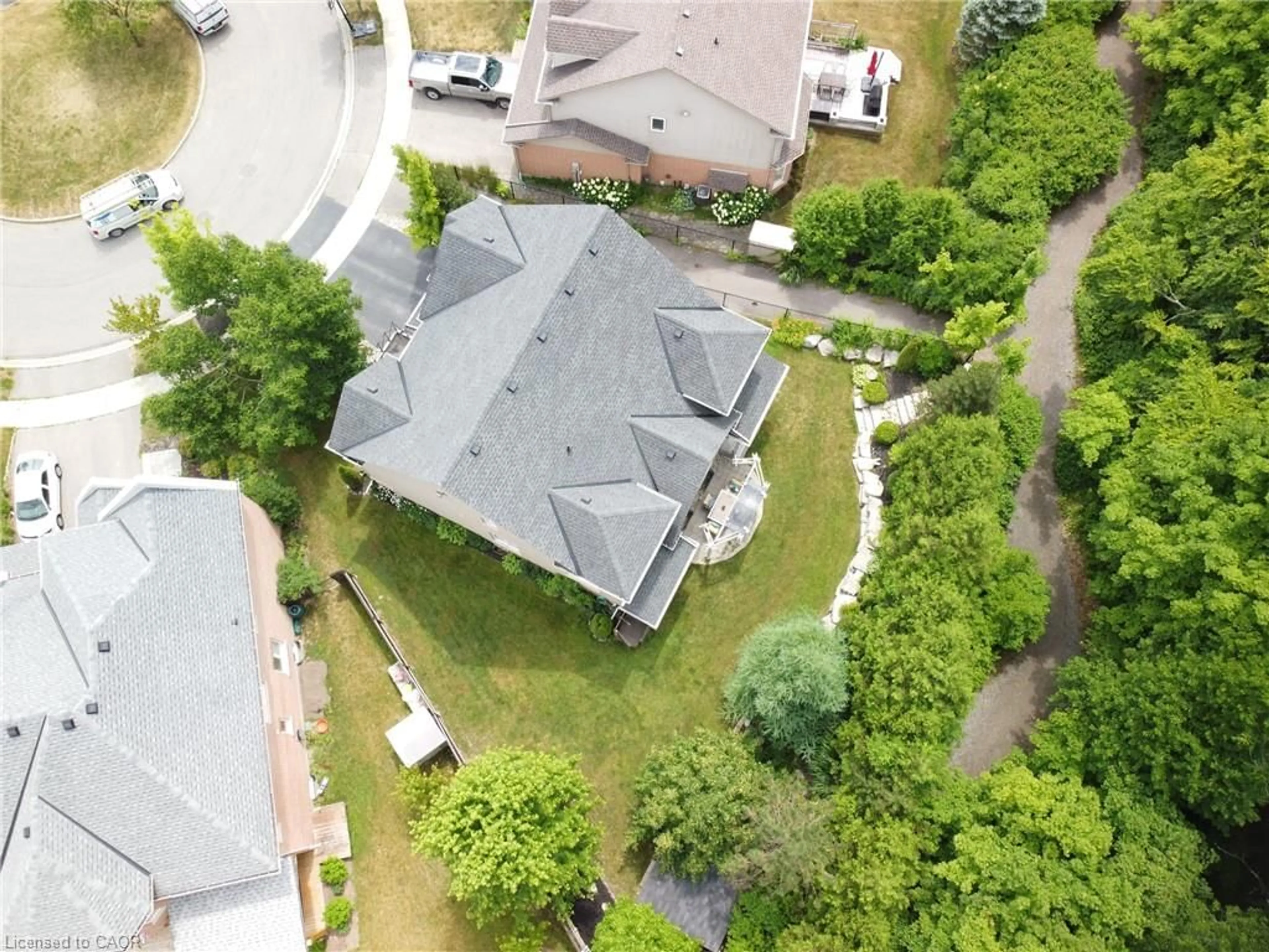 A pic from outside/outdoor area/front of a property/back of a property/a pic from drone, unknown for 317 Winterburg Crt, Waterloo Ontario N2V 2S8