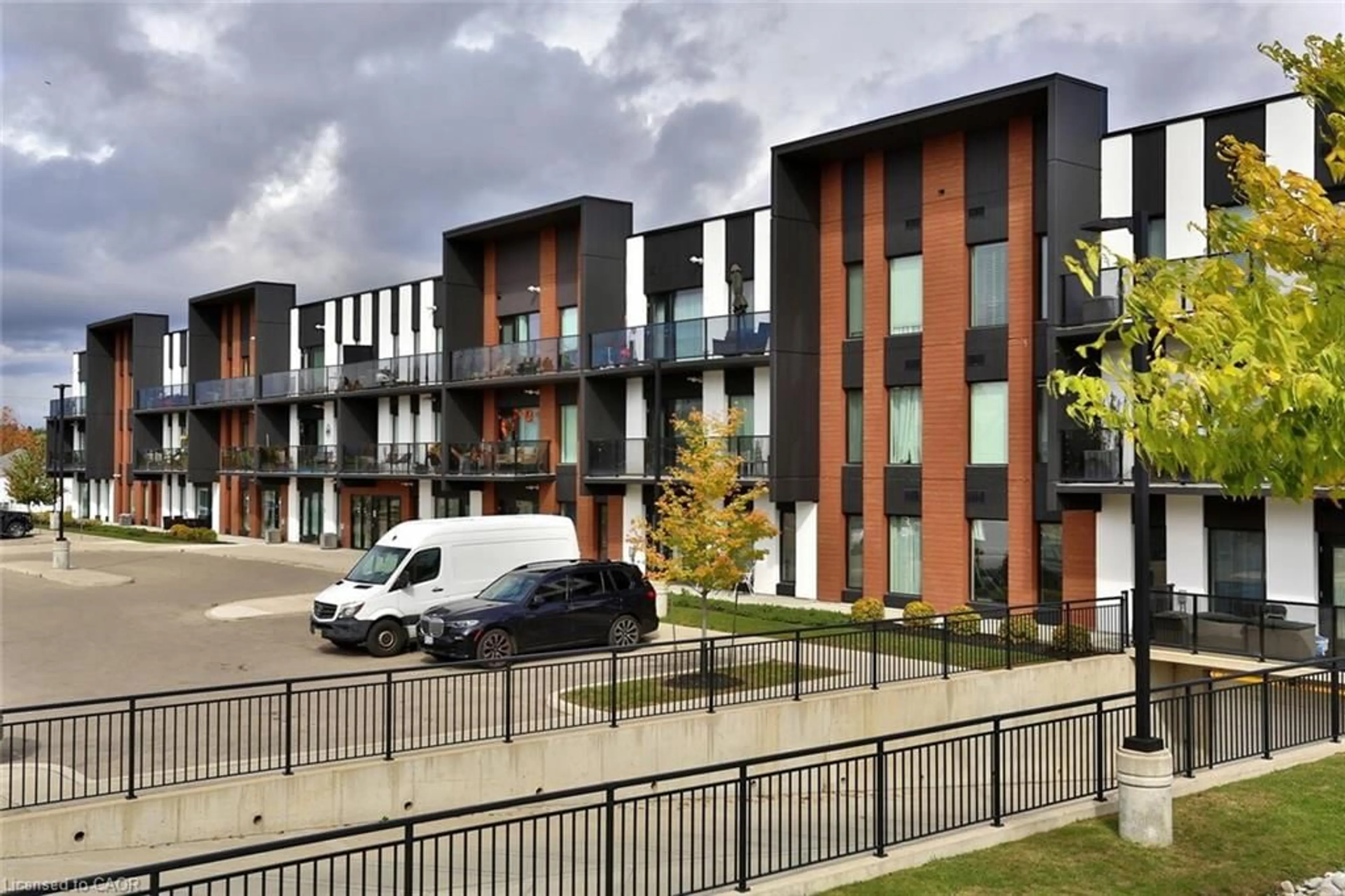 A pic from outside/outdoor area/front of a property/back of a property/a pic from drone, street for 5 Wake Robin Dr #118, Kitchener Ontario N2E 0H6