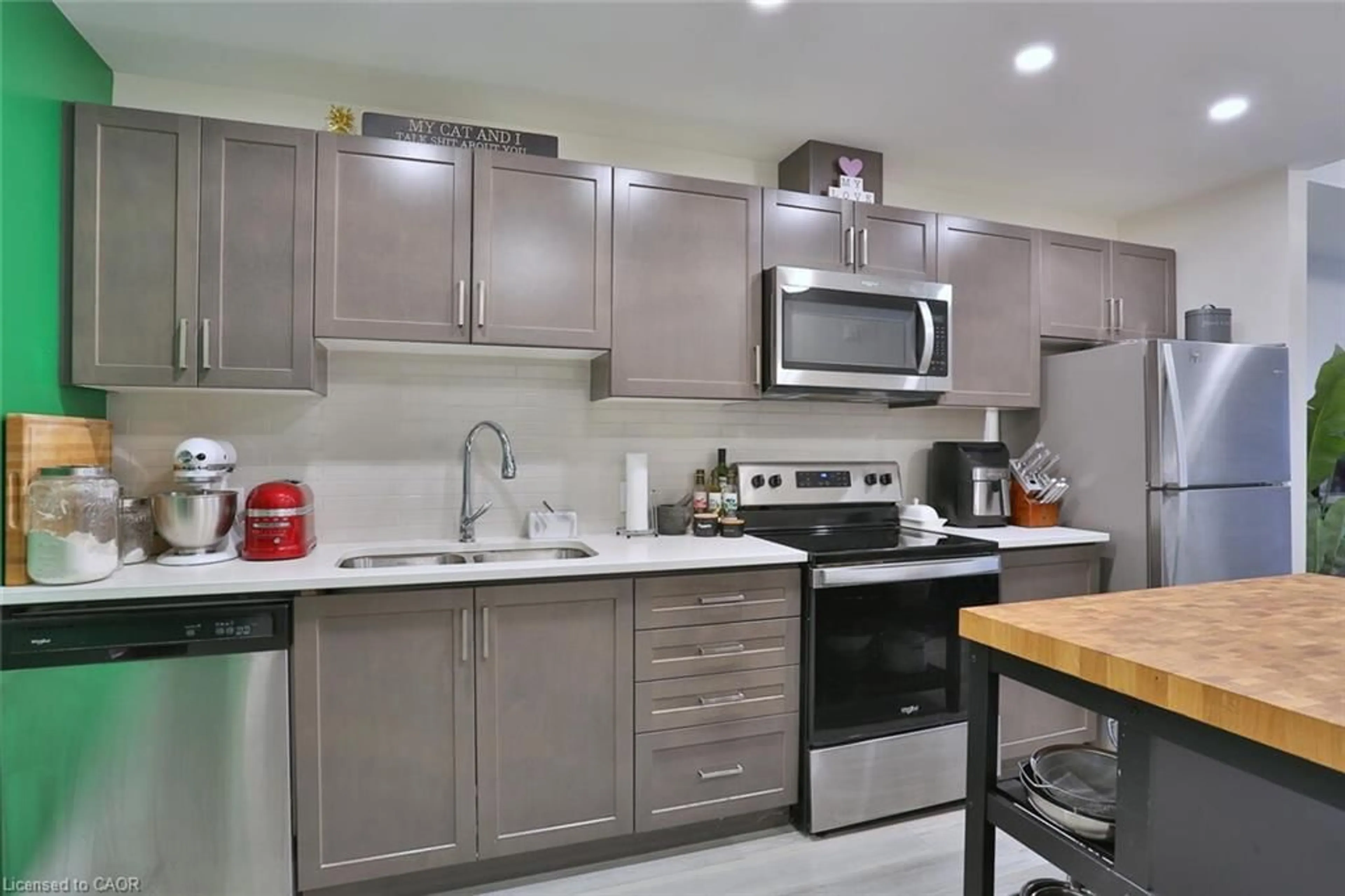 Standard kitchen, unknown for 5 Wake Robin Dr #118, Kitchener Ontario N2E 0H6