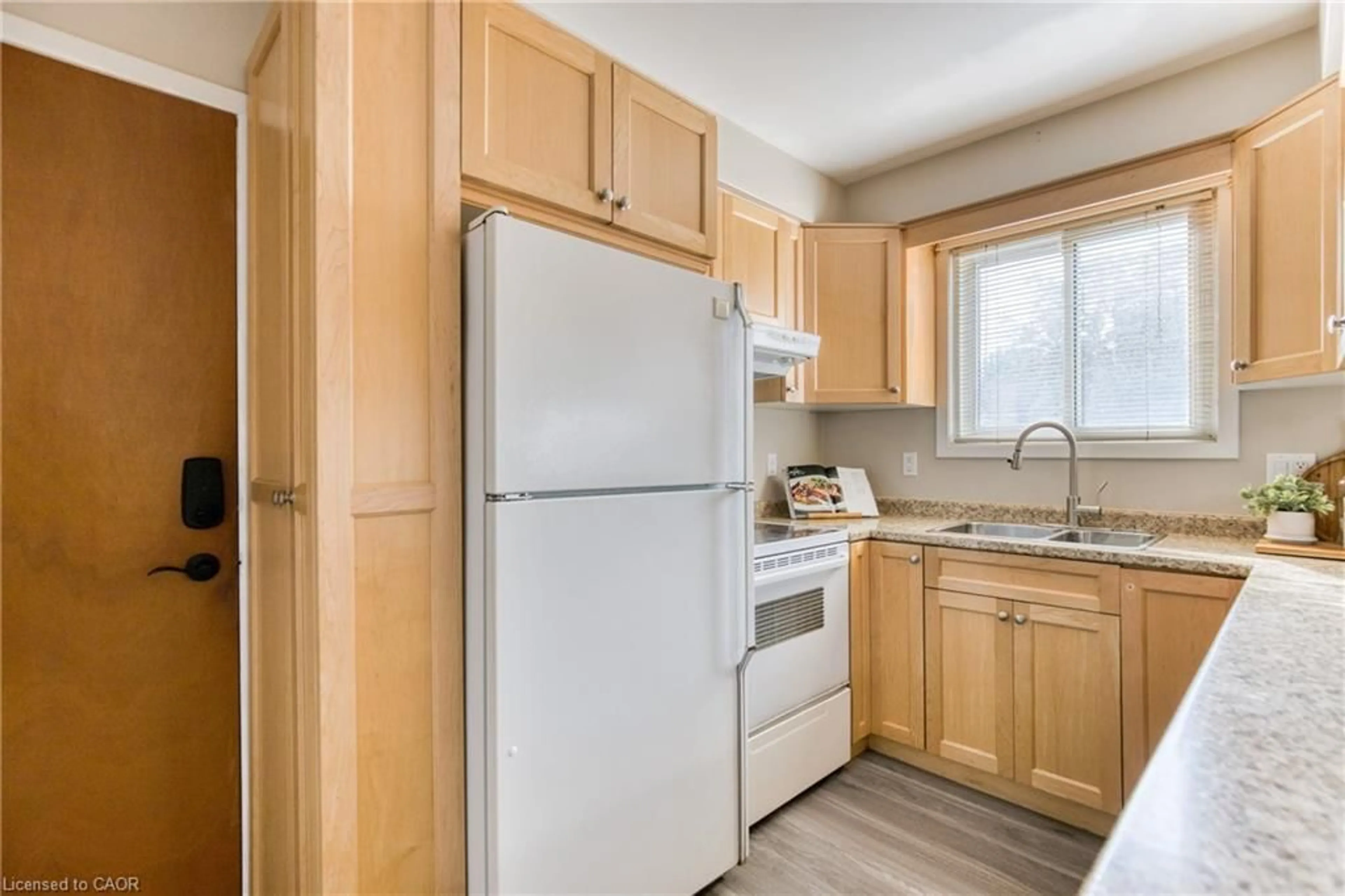 Standard kitchen, unknown for 80 Westwood Dr #Main, Kitchener Ontario N2M 2K4
