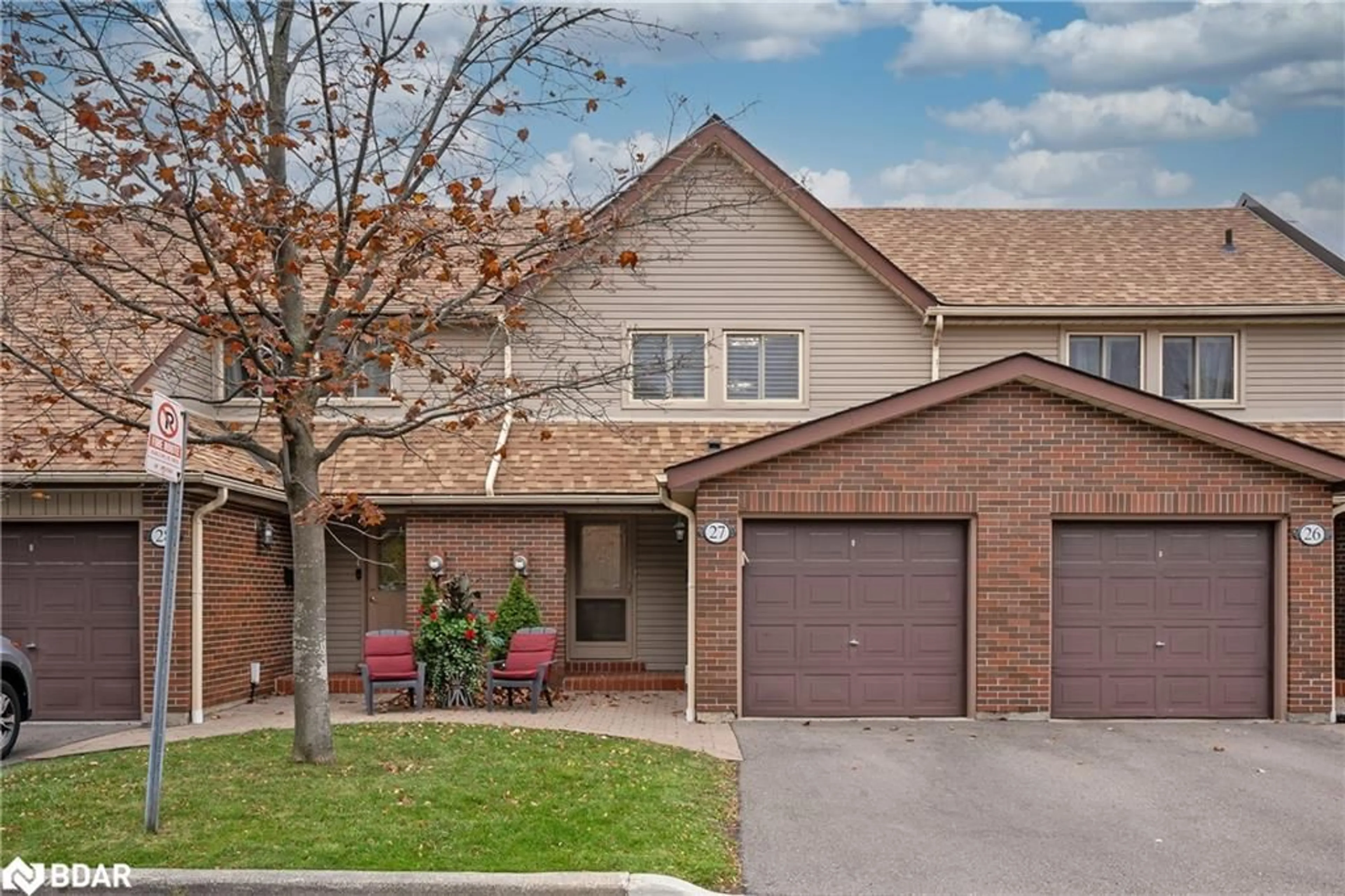 Home with brick exterior material, street for 2617 Windwood Dr #27, Mississauga Ontario L5N 2K6