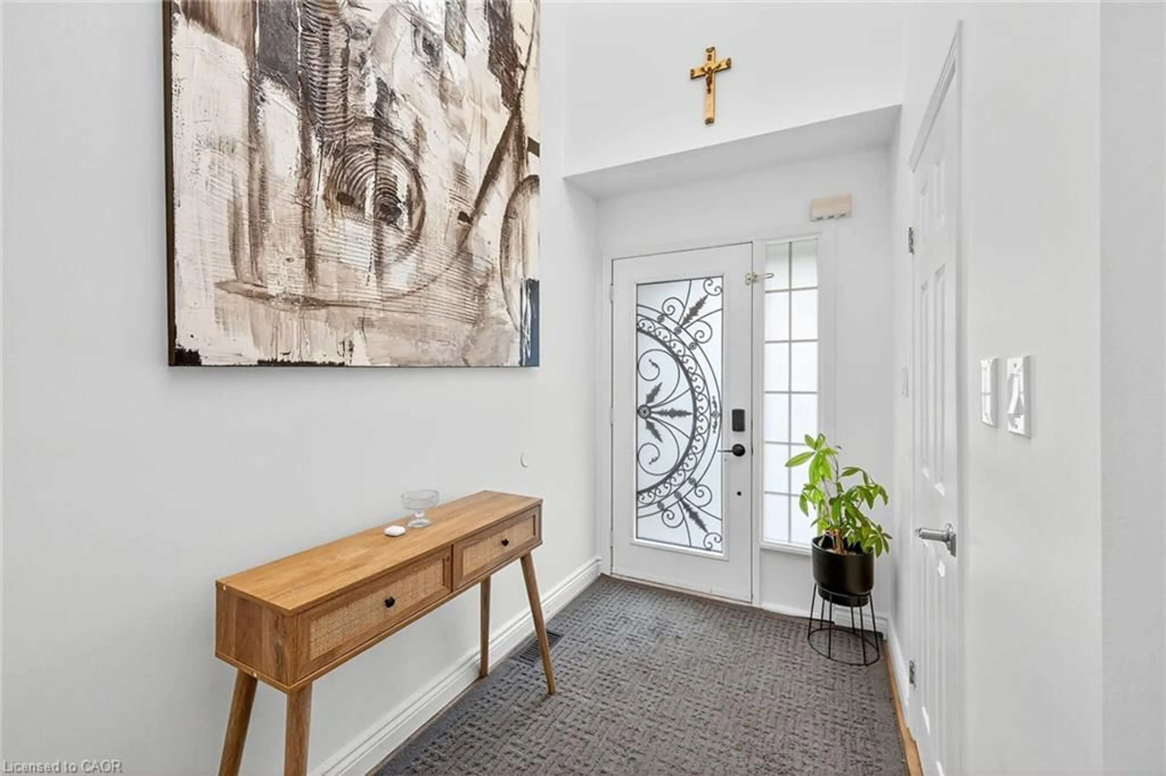 Indoor entryway for 134 Terni Blvd #14, Hamilton Ontario L8W 3Y9