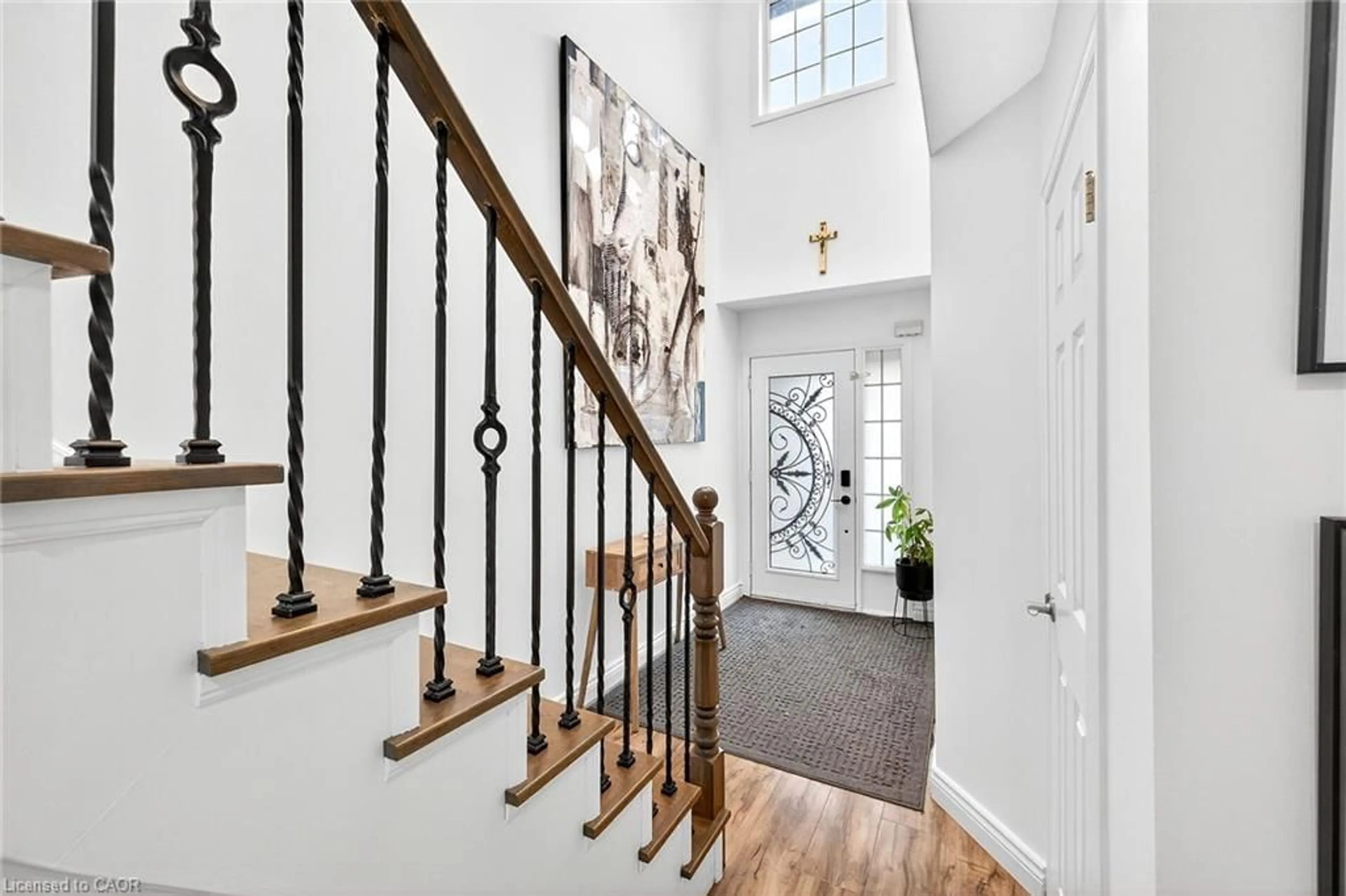 Indoor entryway for 134 Terni Blvd #14, Hamilton Ontario L8W 3Y9