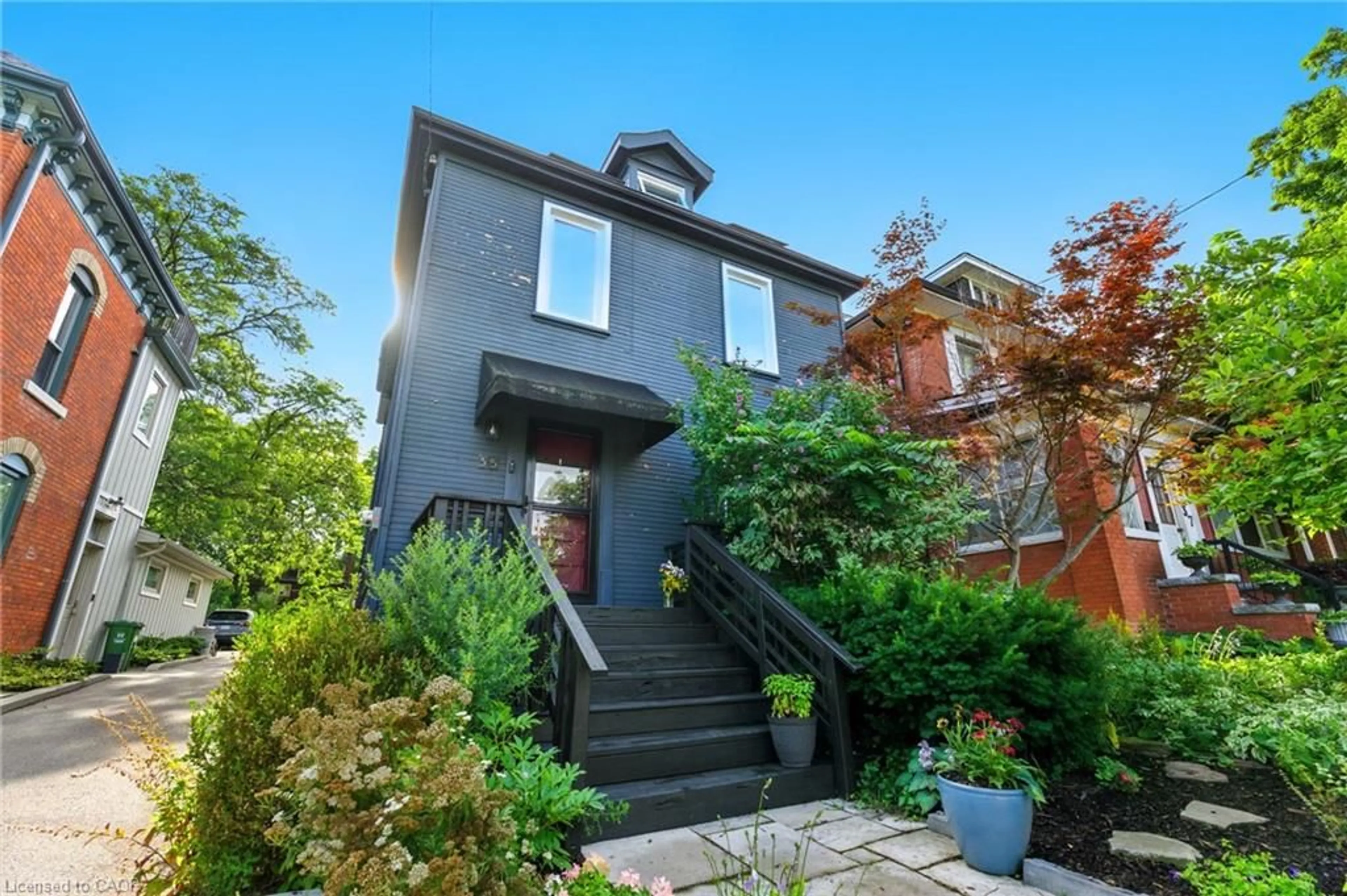 Home with brick exterior material, street for 35 Mountain Ave, Hamilton Ontario L8P 4E8