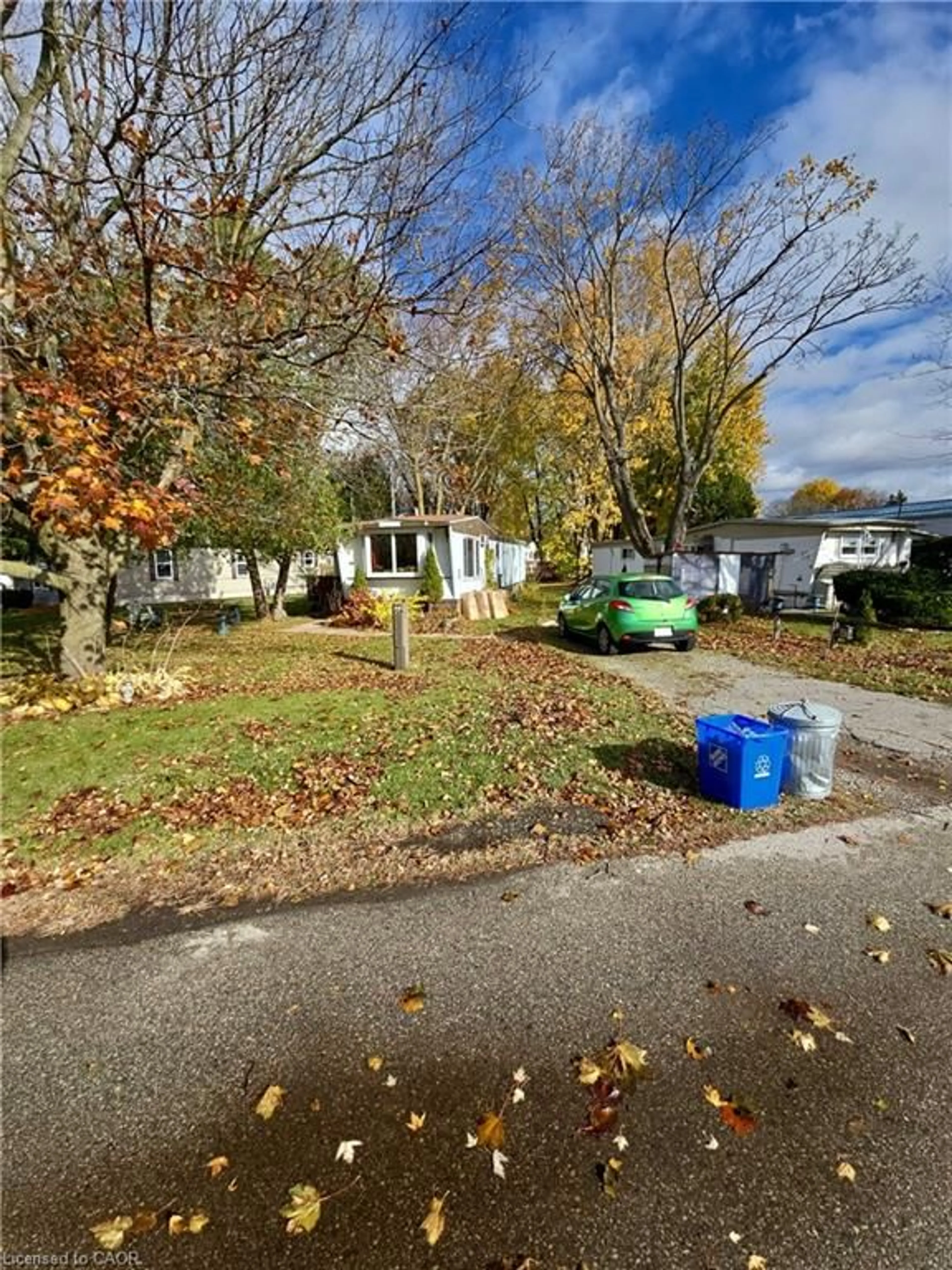 A pic from outside/outdoor area/front of a property/back of a property/a pic from drone, street for 117 Jessie Lee Lane, Waterloo Ontario N2J 4G8