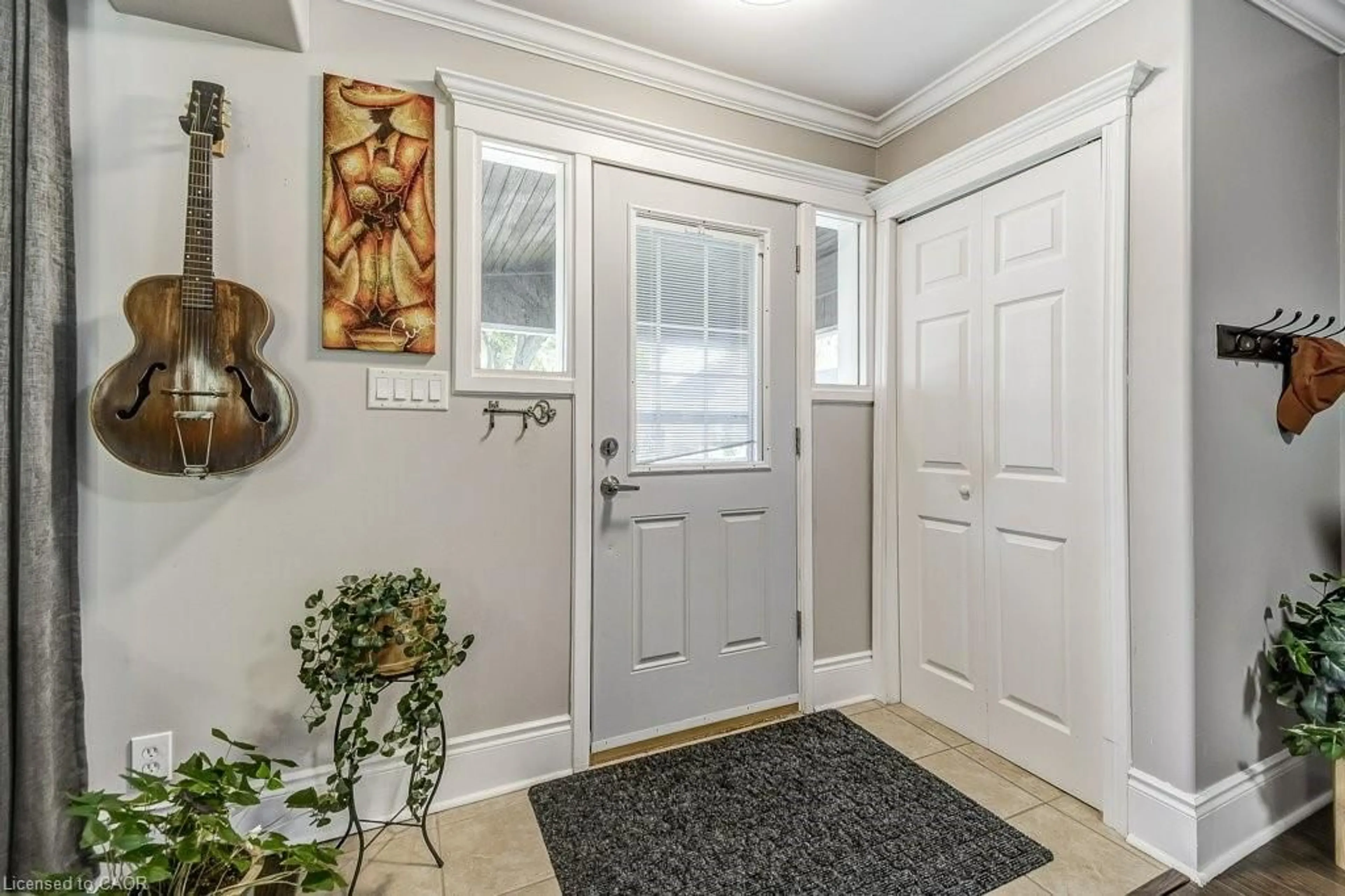 Indoor entryway for 93 Barons Ave, Hamilton Ontario L8H 5A5