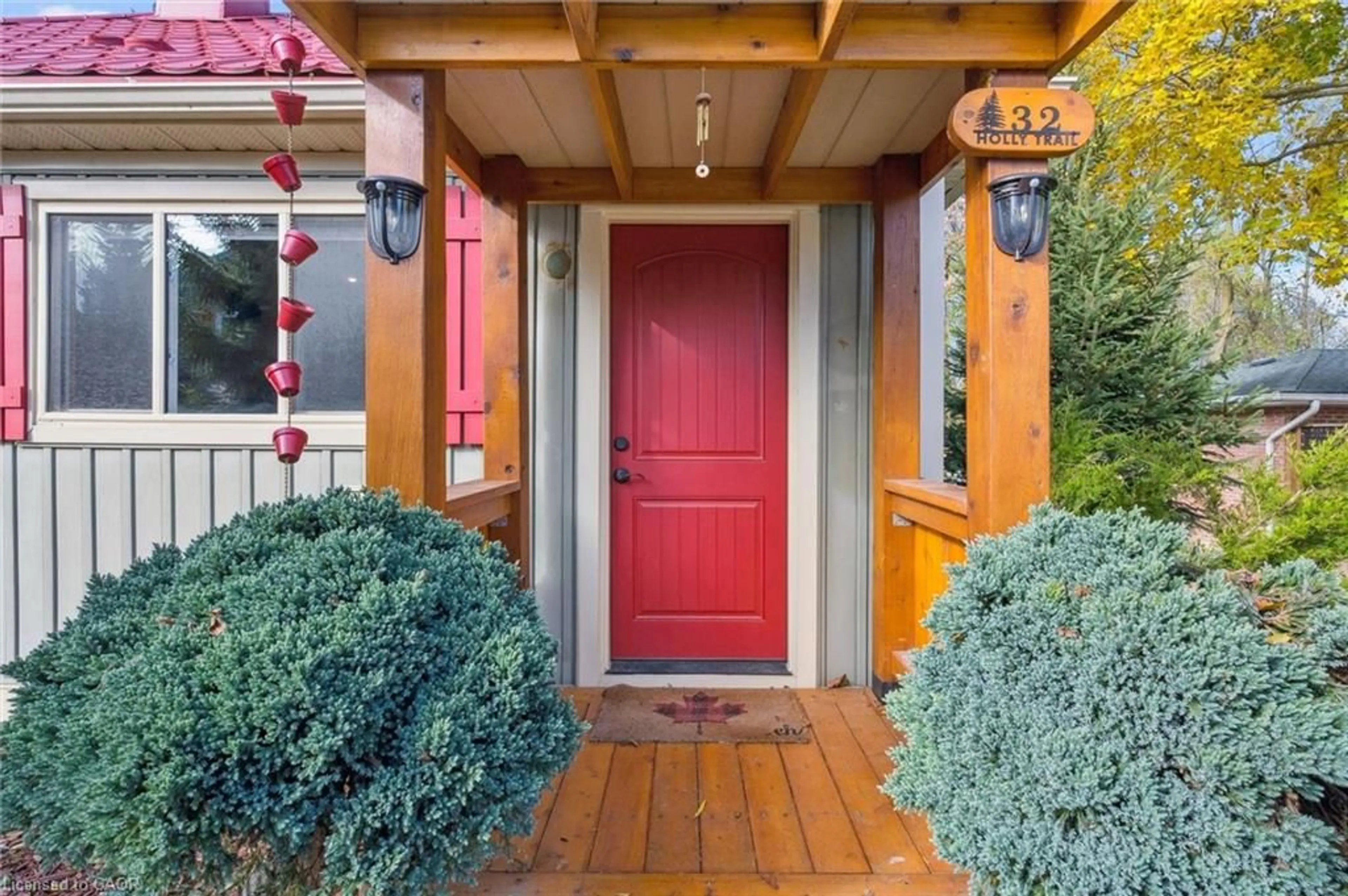 Indoor entryway for 32 Holly Trail, Puslinch Ontario N3C 2V4