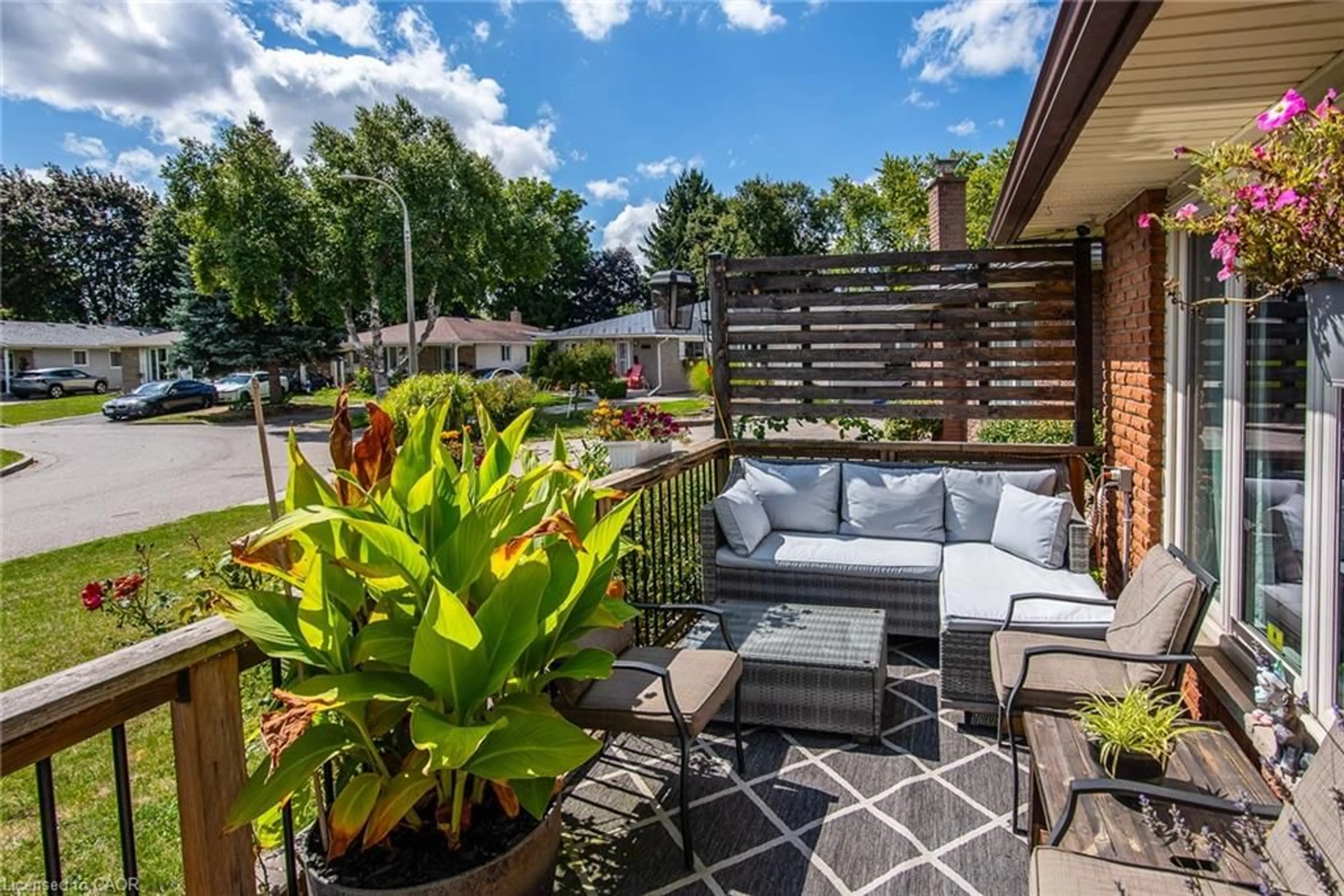 Patio, unknown for 77 Roberts Cres, Kitchener Ontario N2E 1A6