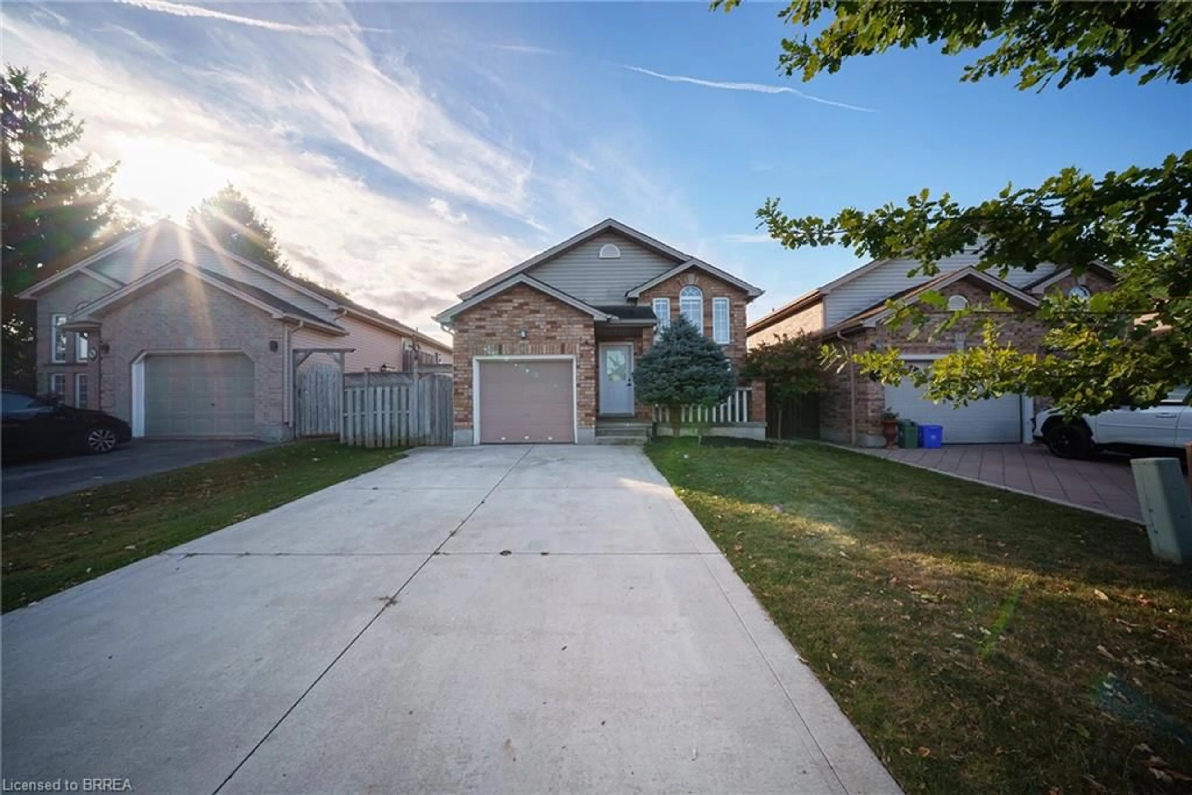 A pic from outside/outdoor area/front of a property/back of a property/a pic from drone, street for 145 Oldham St, London Ontario N5Z 5E1