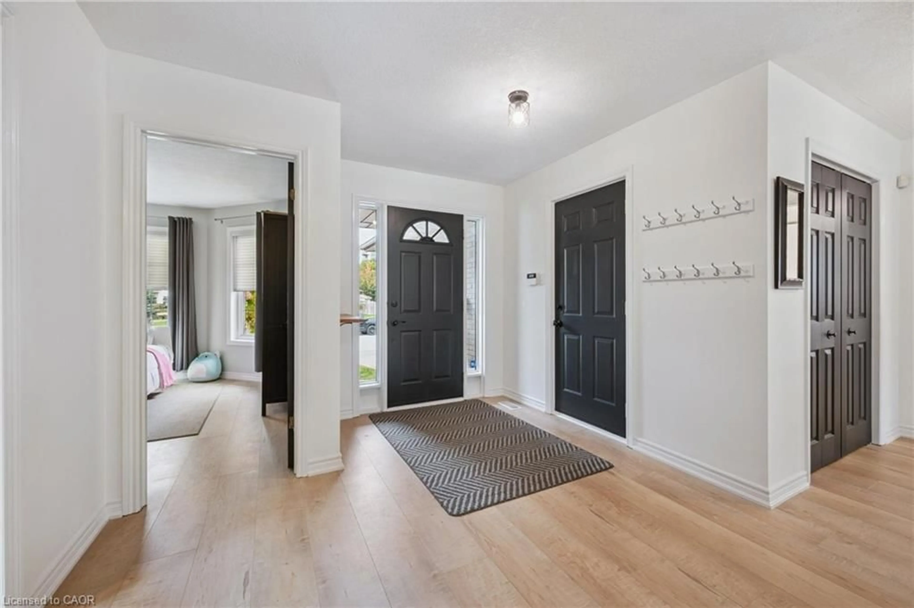 Indoor entryway for 7 Peter Crt, Cambridge Ontario N1P 1C3