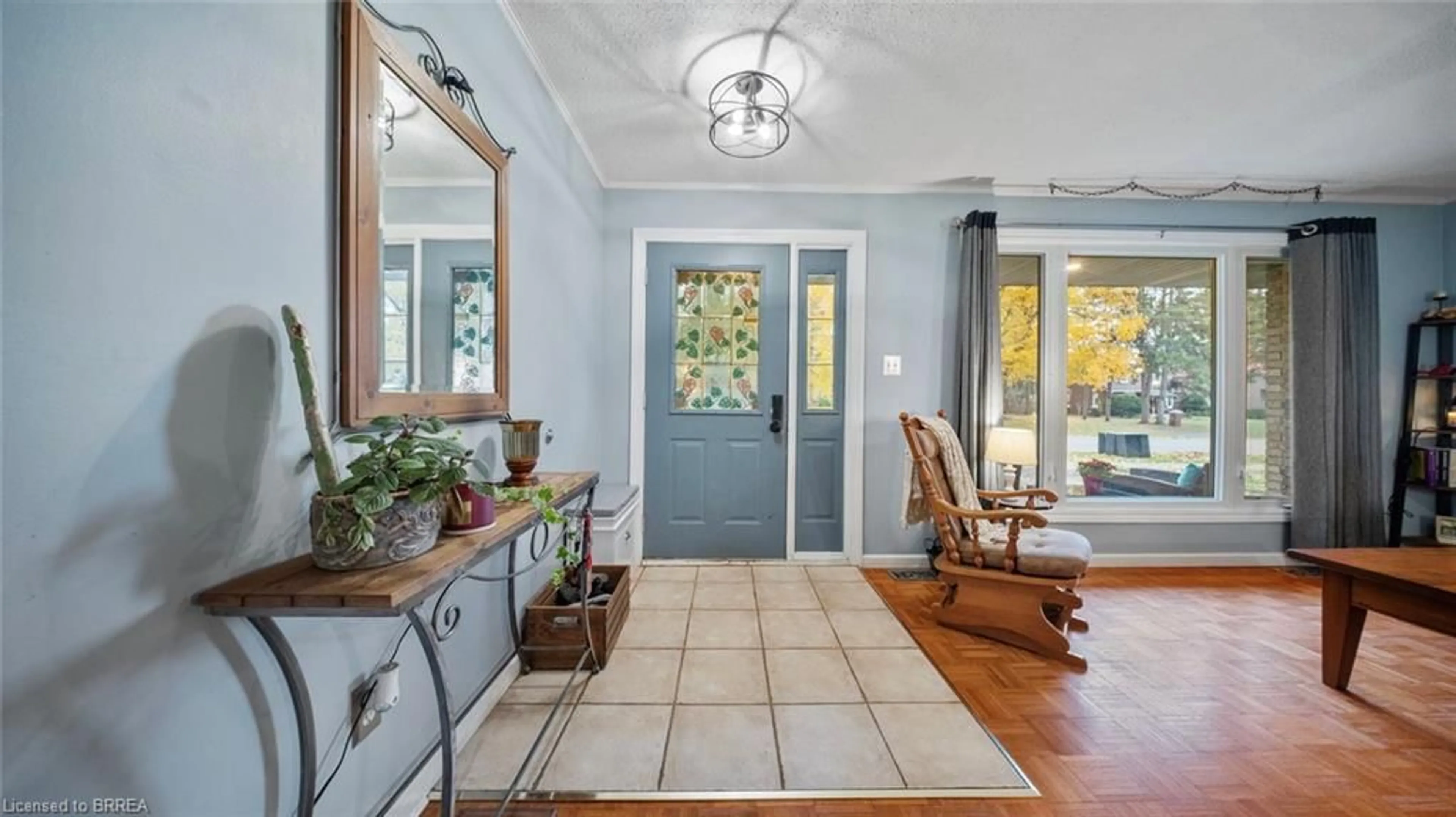 Indoor entryway for 44 Locks Rd, Brantford Ontario N3S 6Y9