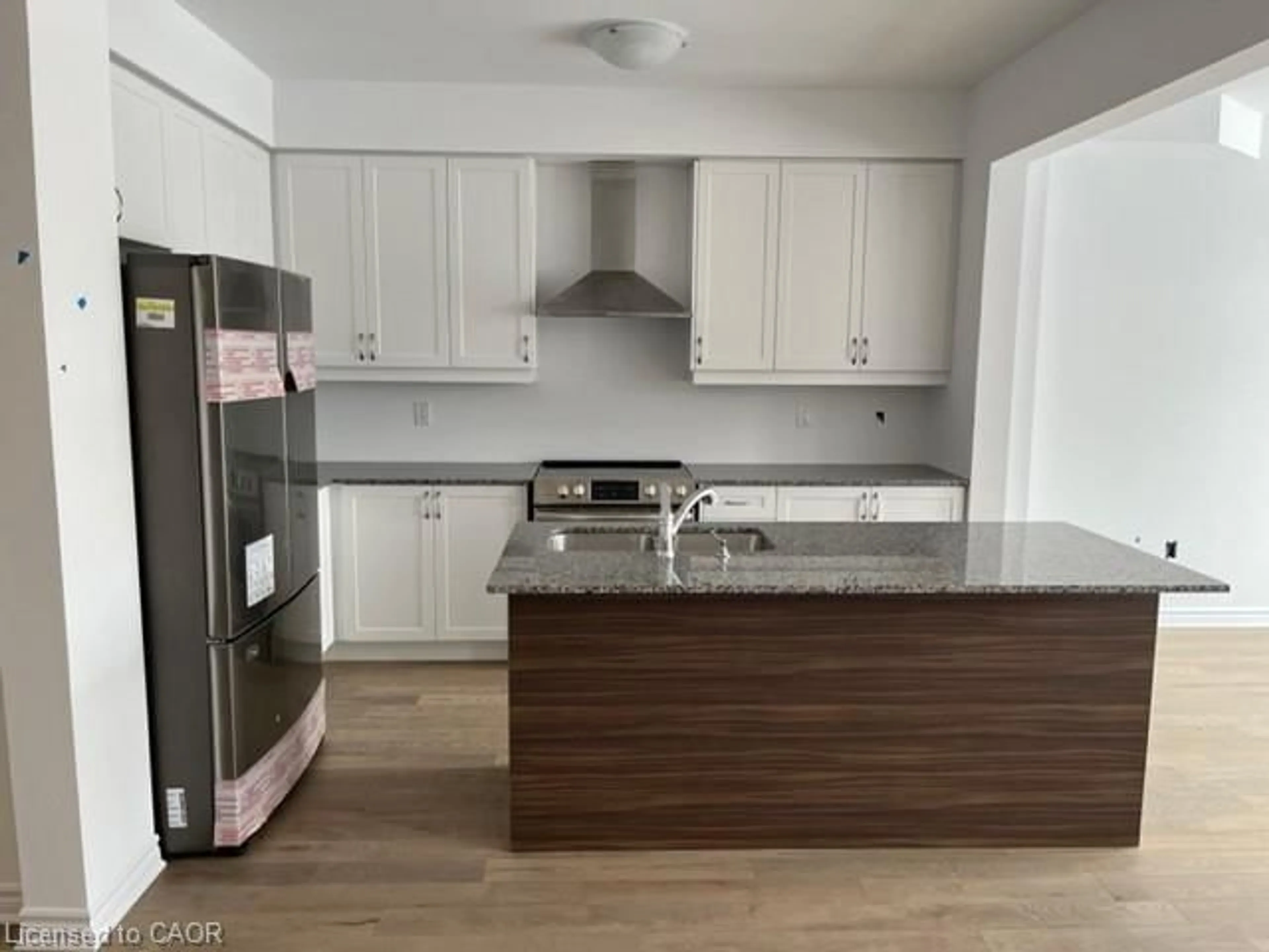 Open concept kitchen, wood/laminate floor for 42 Eberhardt Dr, Wasaga Beach Ontario L9Z 0K5