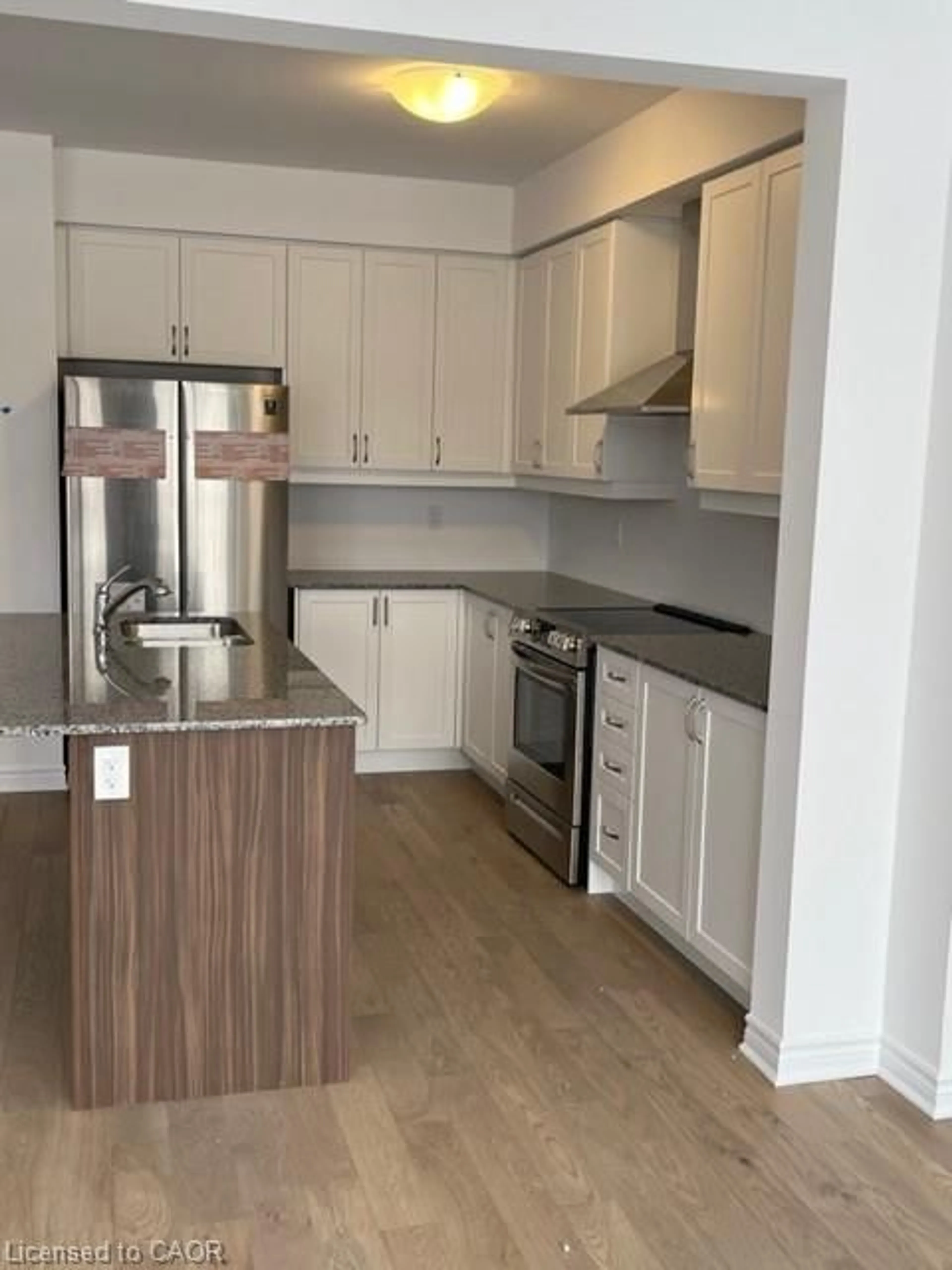 Open concept kitchen, wood/laminate floor for 42 Eberhardt Dr, Wasaga Beach Ontario L9Z 0K5