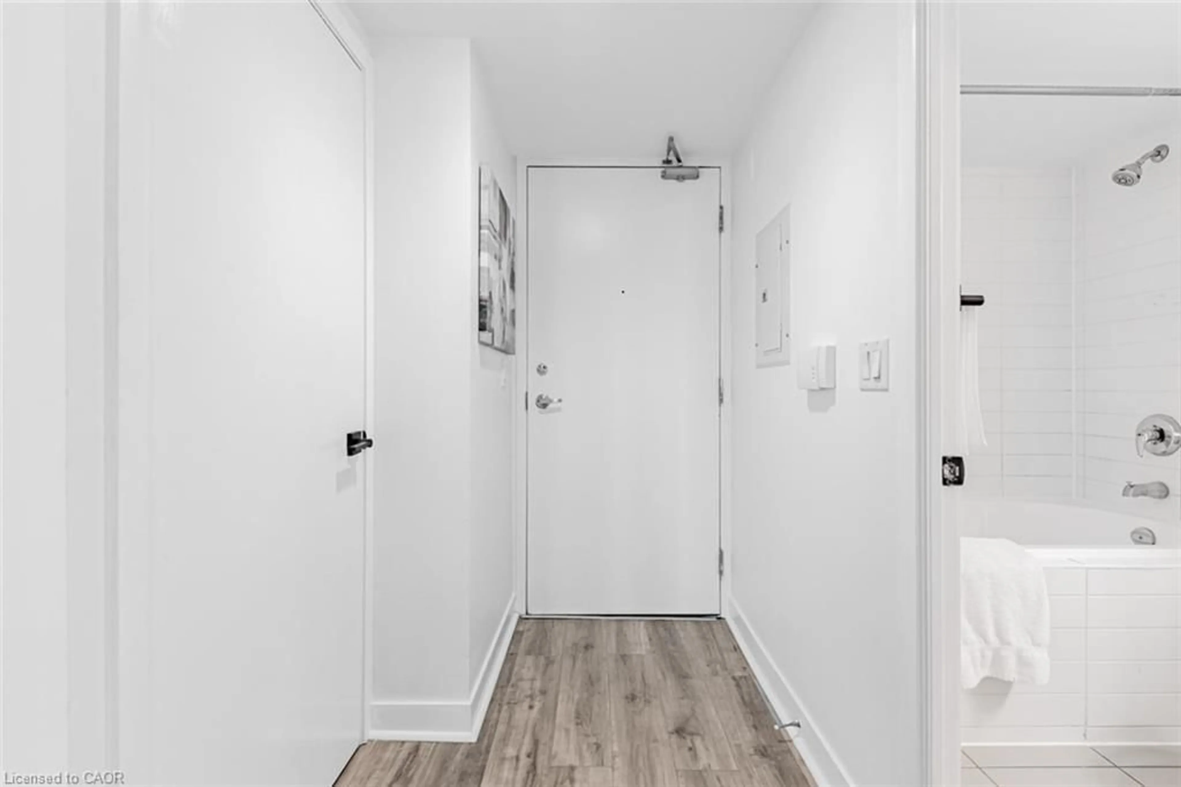 Indoor entryway for 155 Legion Rd #1714, Toronto Ontario M8Y 0A7