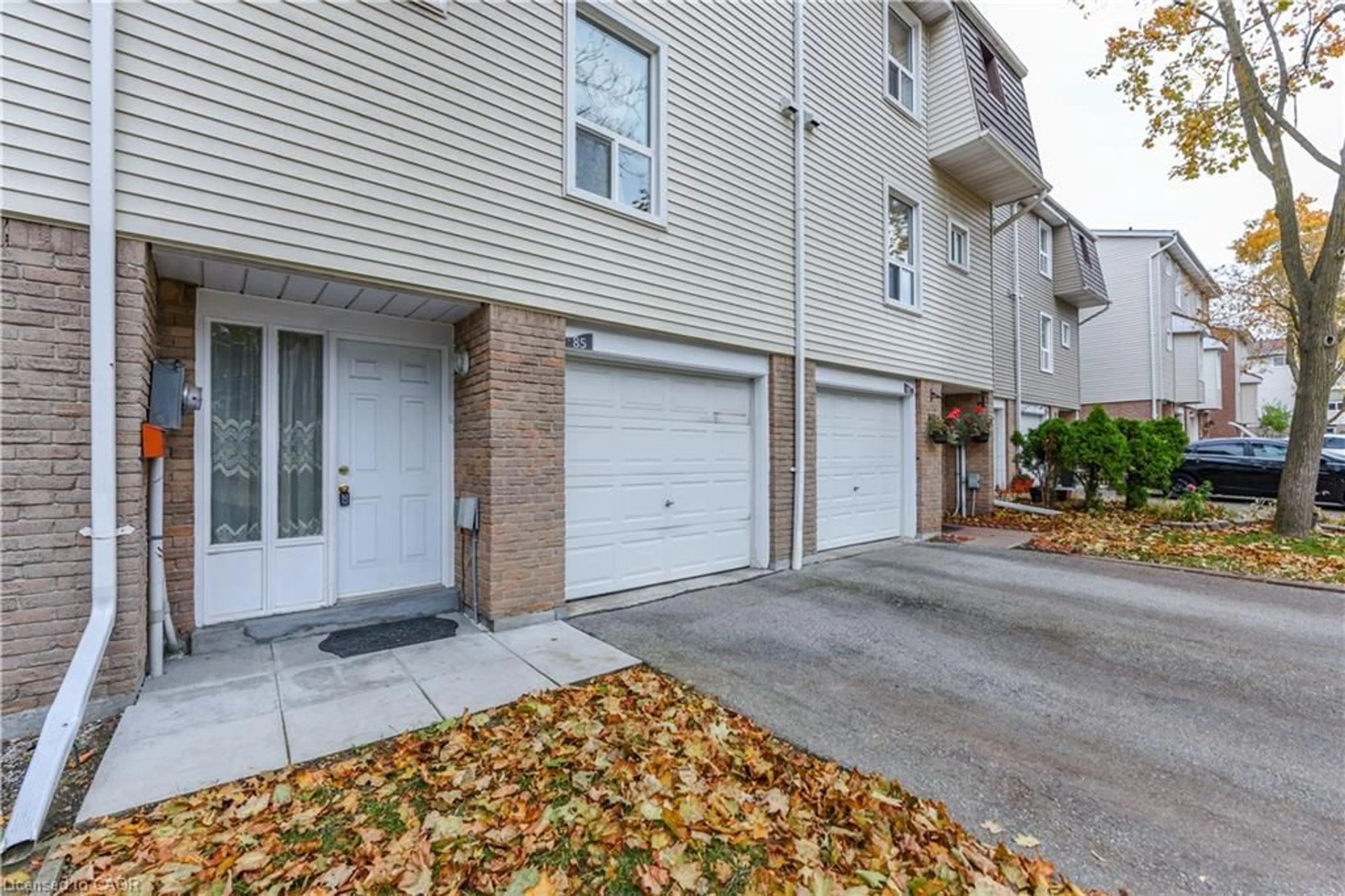 Patio, street for 85 Enmount Dr, Brampton Ontario L6T 4C9