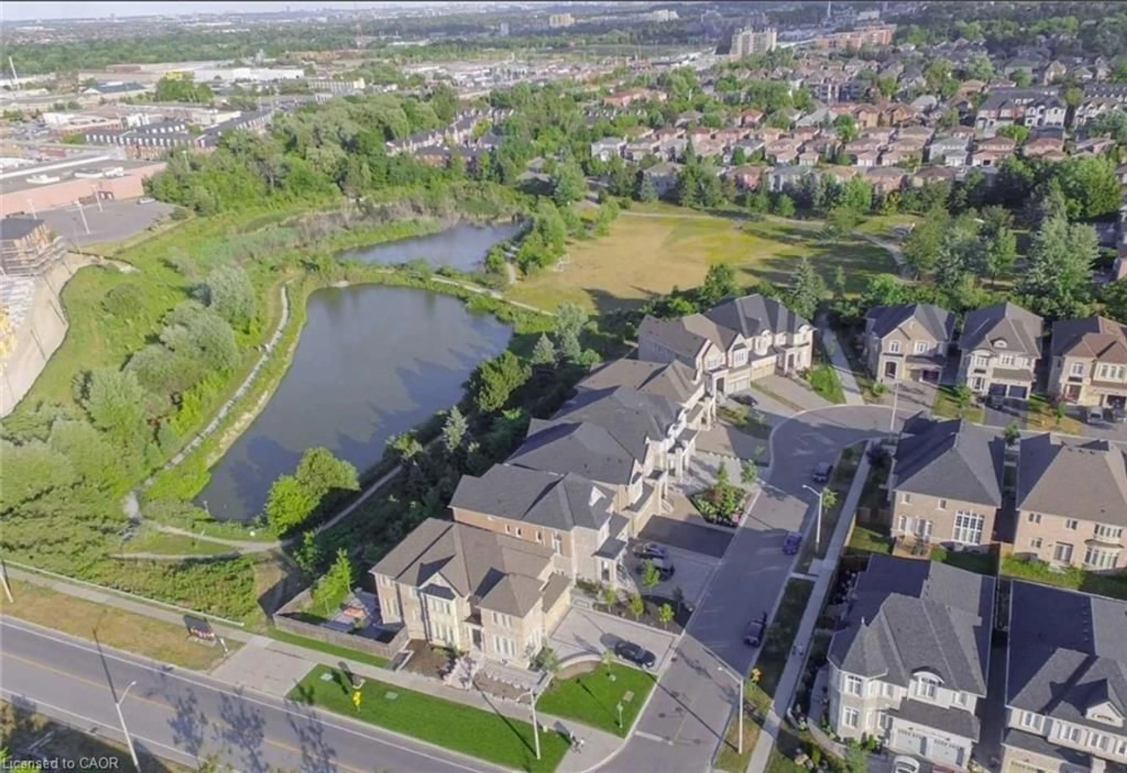 A pic from outside/outdoor area/front of a property/back of a property/a pic from drone, water/lake/river/ocean view for 10 Gracedale Dr, Richmond Hill Ontario L4C 0Y3