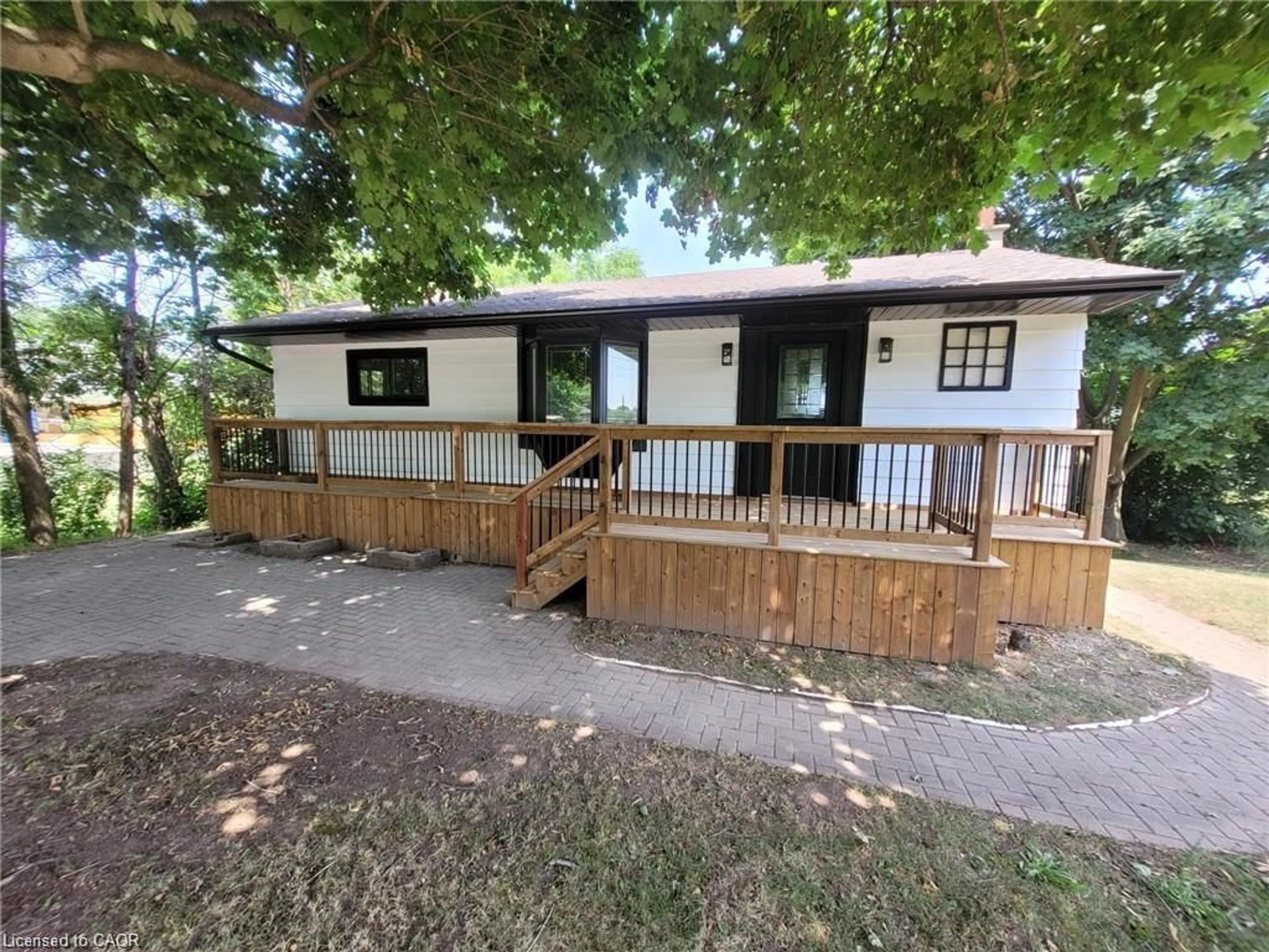 A pic from outside/outdoor area/front of a property/back of a property/a pic from drone, street for 1071 Hwy 8, Stoney Creek Ontario L8E 5H8