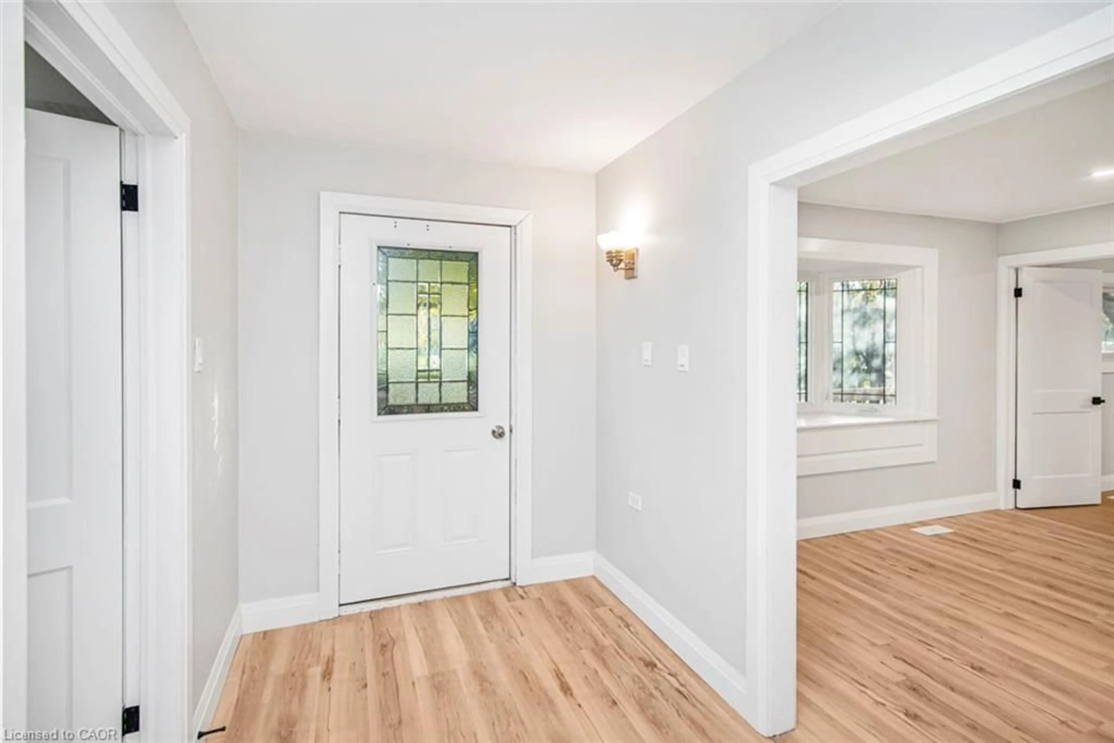 Indoor entryway for 1071 Hwy 8, Stoney Creek Ontario L8E 5H8