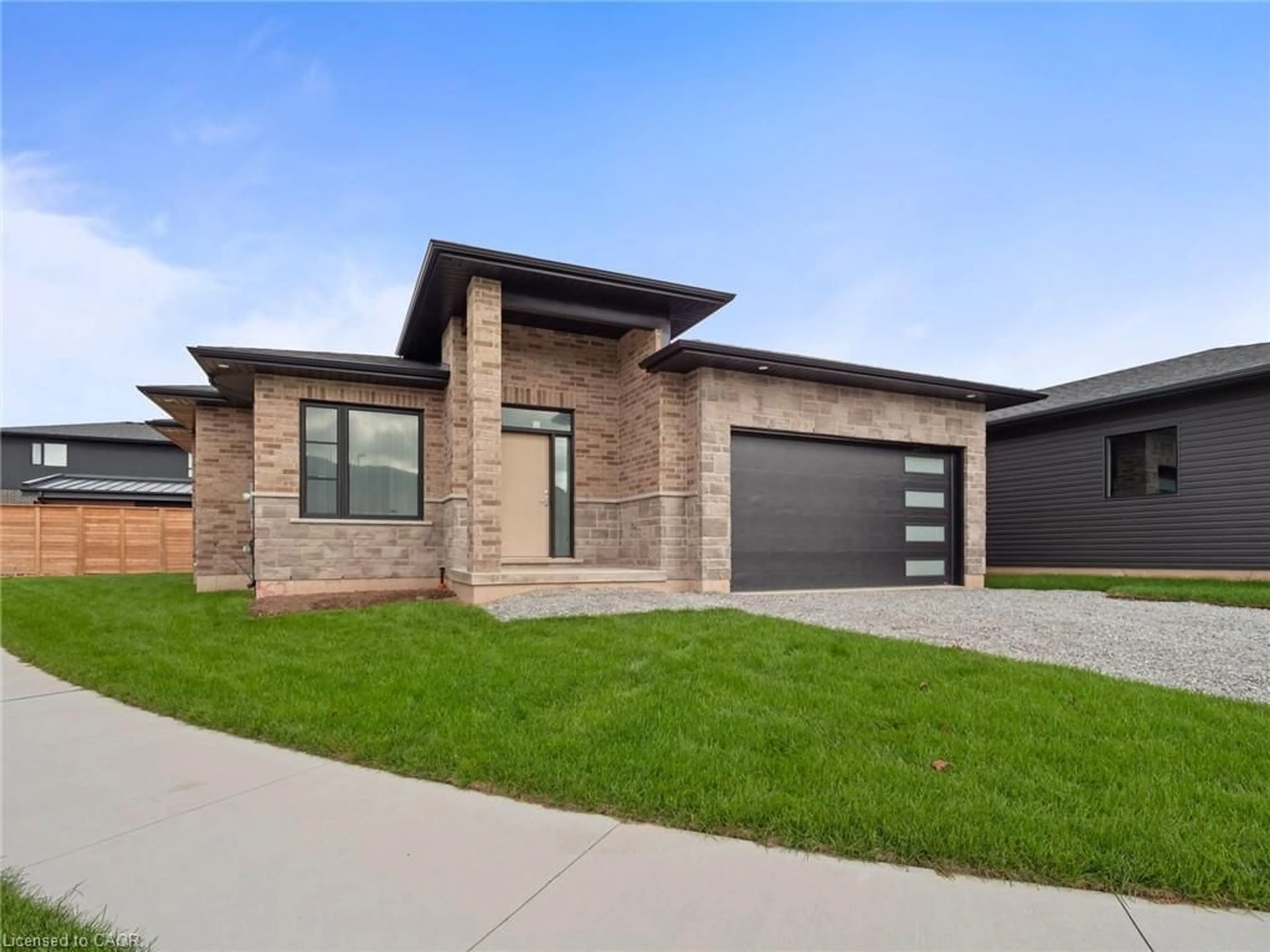 Home with brick exterior material, street for 118 Willowbrook Dr, Welland Ontario L3C 0G2